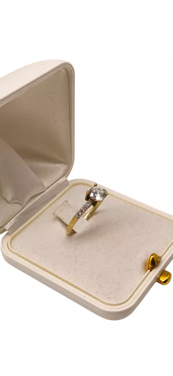 ELEGANCKI ZŁOTY PIERŚCIONEK Z CYRKONIAMI