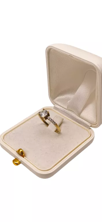 ELEGANCKI ZŁOTY PIERŚCIONEK Z CYRKONIAMI