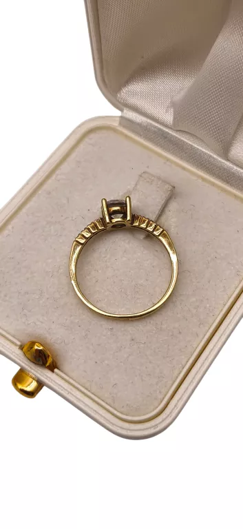 ELEGANCKI ZŁOTY PIERŚCIONEK Z CYRKONIAMI