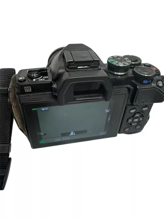 APARAT OLYMPUS OM-D E-M10 MARK IIIS + OLYMPUS 14-42MM TANIO!!