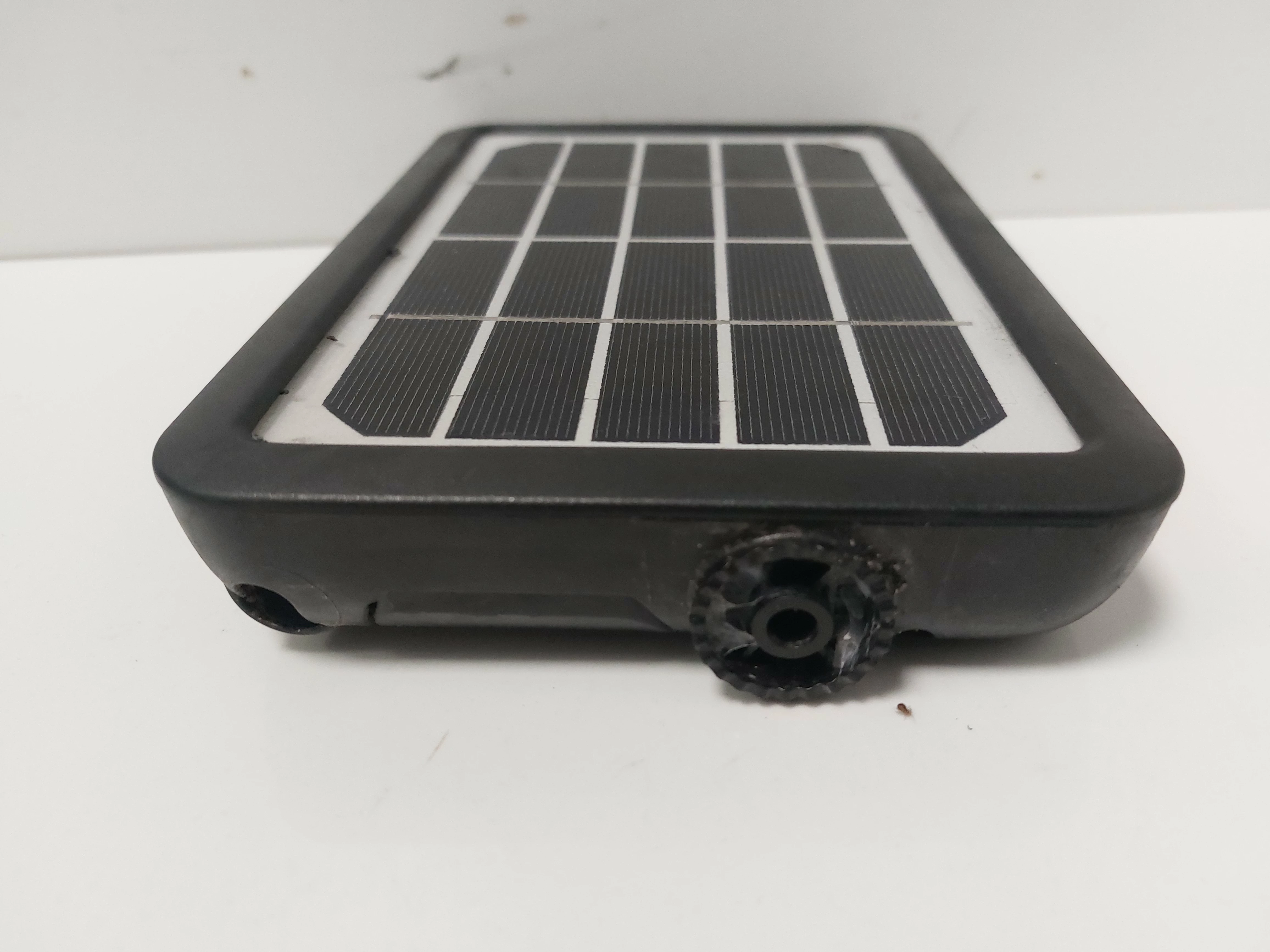 lampa-solarna-led-naswietlacz-halogen-czujnik-ruchu-5w-4000k-czarna-kobi-temperatura-barwowa-4000