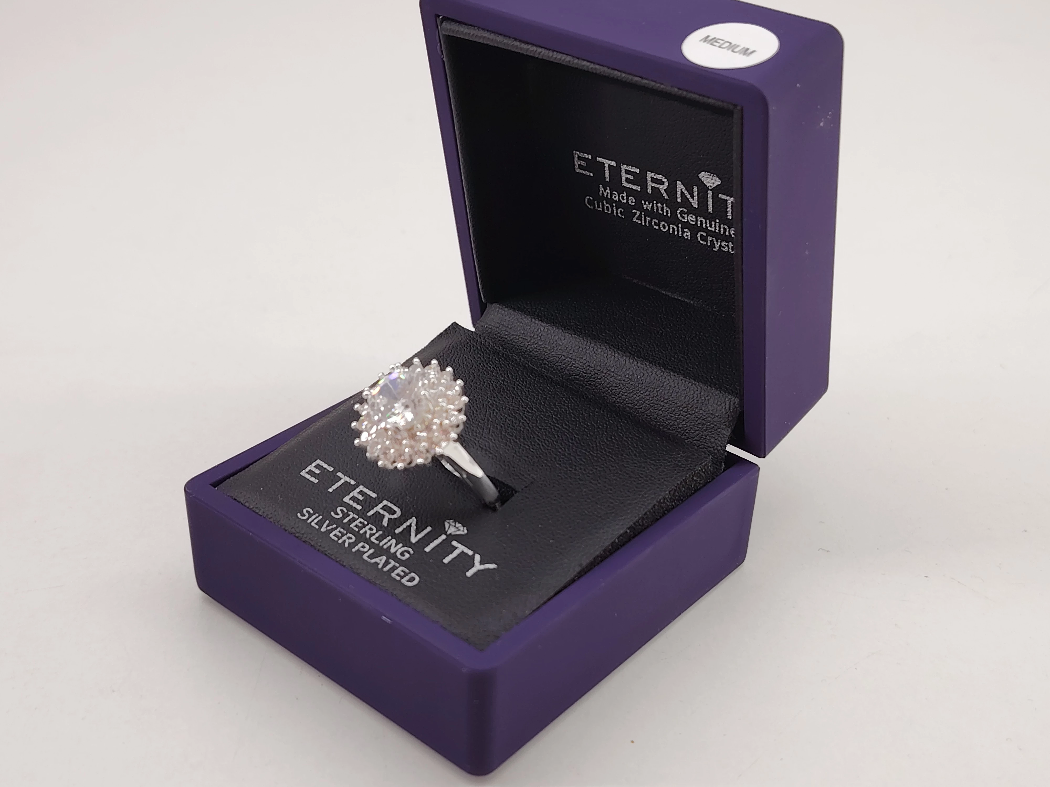 piekny-pierscionek-z-duza-cyrkonia-aleja-wolnosci-15b-czestochowa-sj