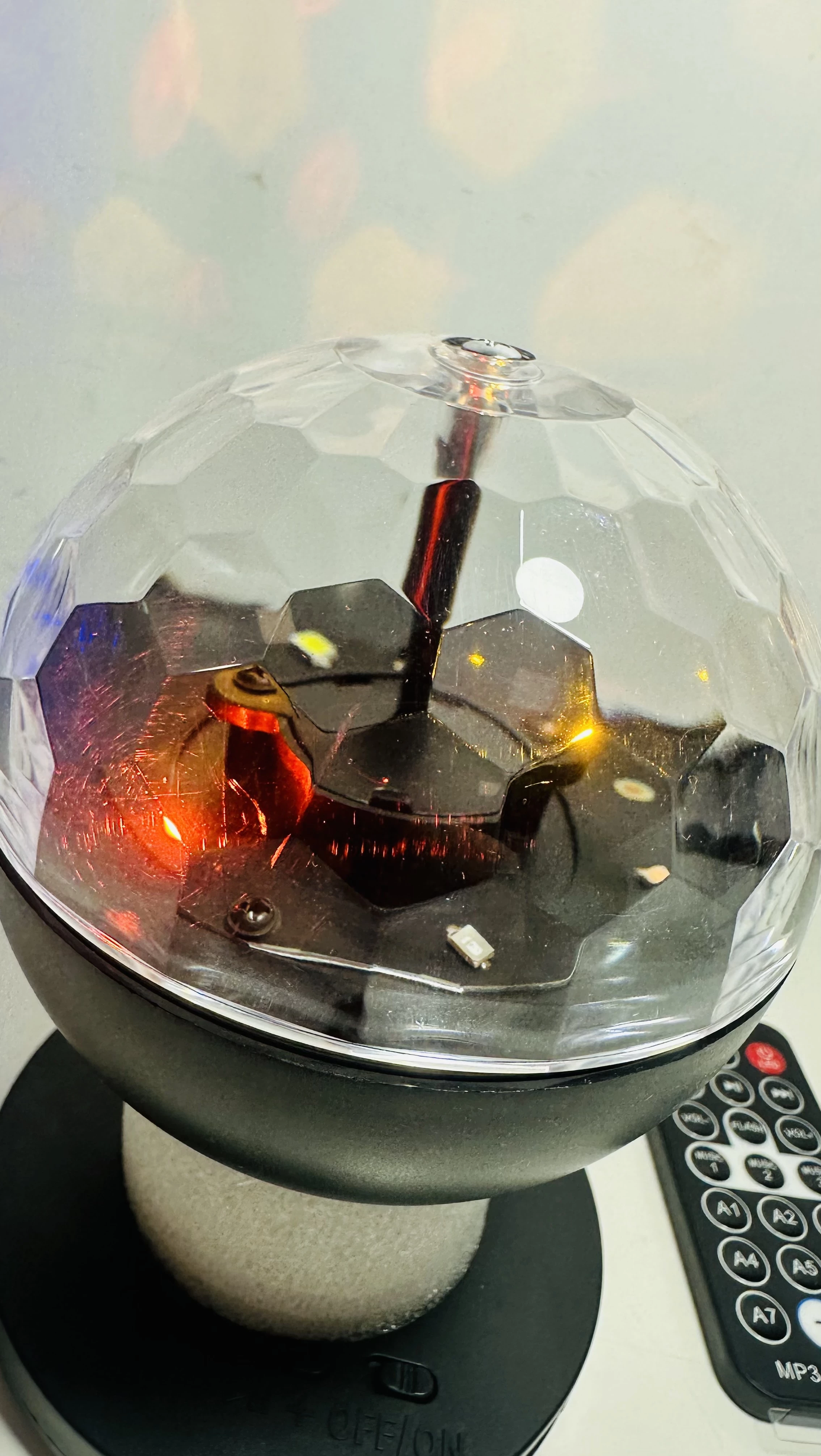 glosnik-kula-dyskotekowa-swiatla-led-bluetooth-usb-przenosny-radio-fm-stan-11323-2