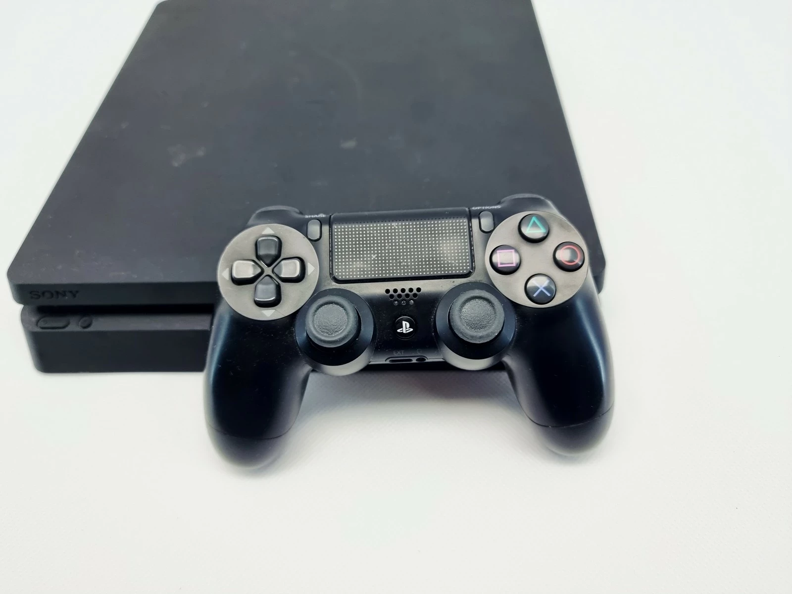 konsola-ps4-slim-1tb-pad-ean-gtin-711719757313