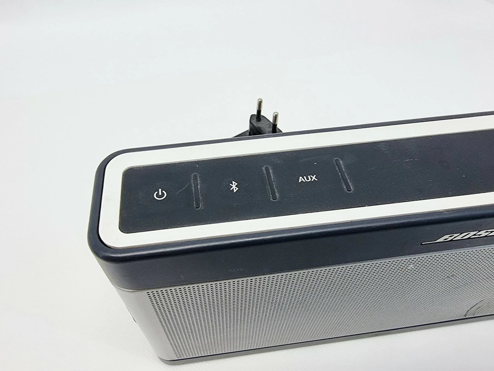 glosnik-przenosny-bose-soundlink-bluetooth-speaker-iii-414255-stan-11323-2