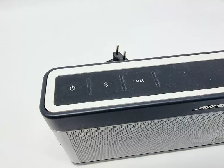 glosnik-przenosny-bose-soundlink-bluetooth-speaker-iii-414255-stan-11323-2