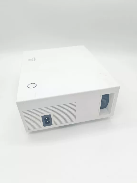 projektor-gc06-okablowanie-pilot-pudelko-rozdzielczosc-podstawowa-px-204829-221801