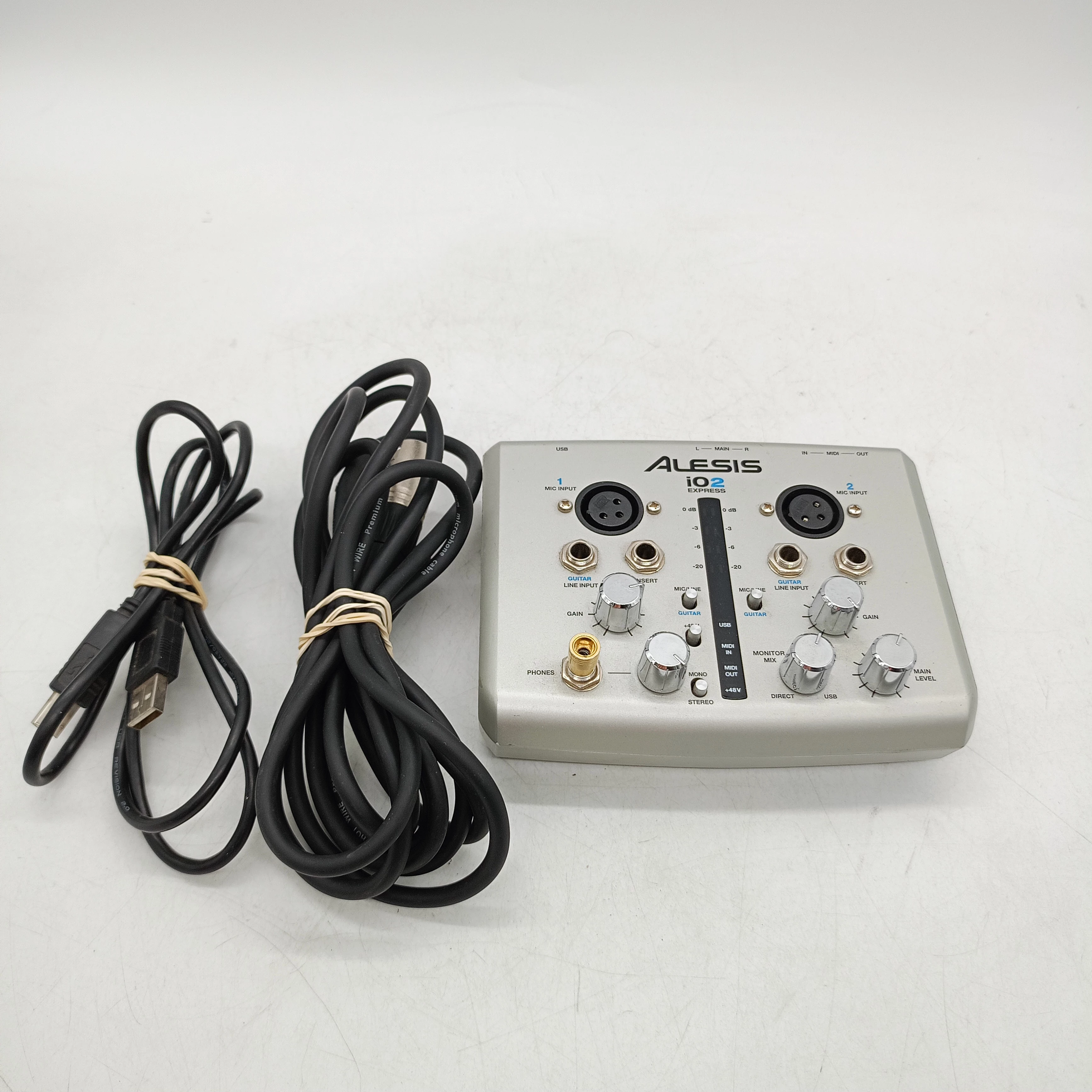 alesis-io2-express-interfejs-audio-usb-model-io2-express