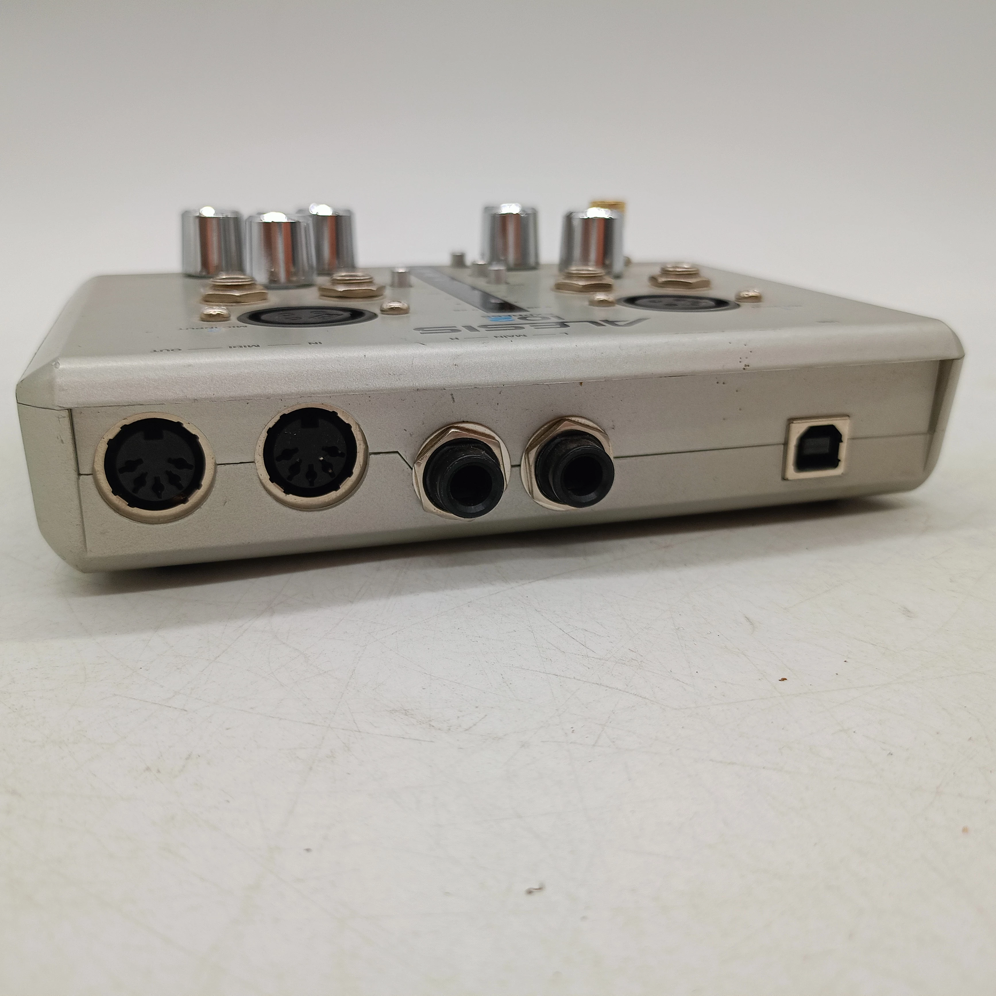 alesis-io2-express-interfejs-audio-usb-stan-11323-2