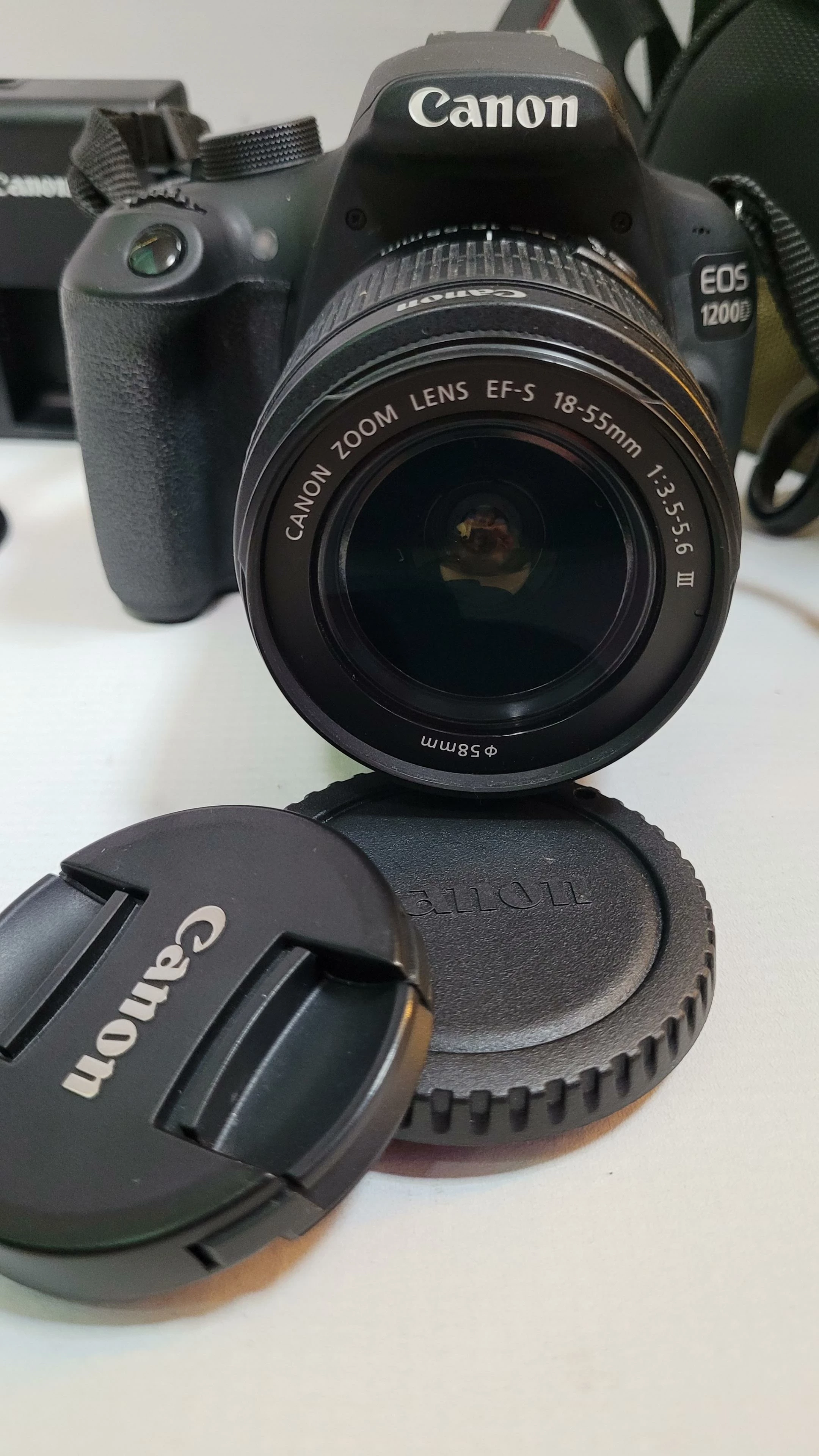 lustrzanka-canon-eos-1200d-obiektyw-18-55mm-akces-opis-rozdzielczosc-1800