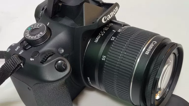 lustrzanka-canon-eos-1200d-obiektyw-18-55mm-akces-opis-rozmiar-matrycy-206882-228762