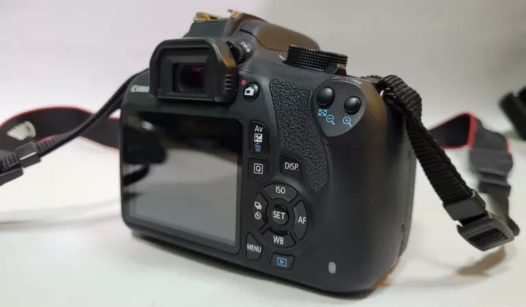 lustrzanka-canon-eos-1200d-obiektyw-18-55mm-akces-opis-jakosc-video-206962-228946