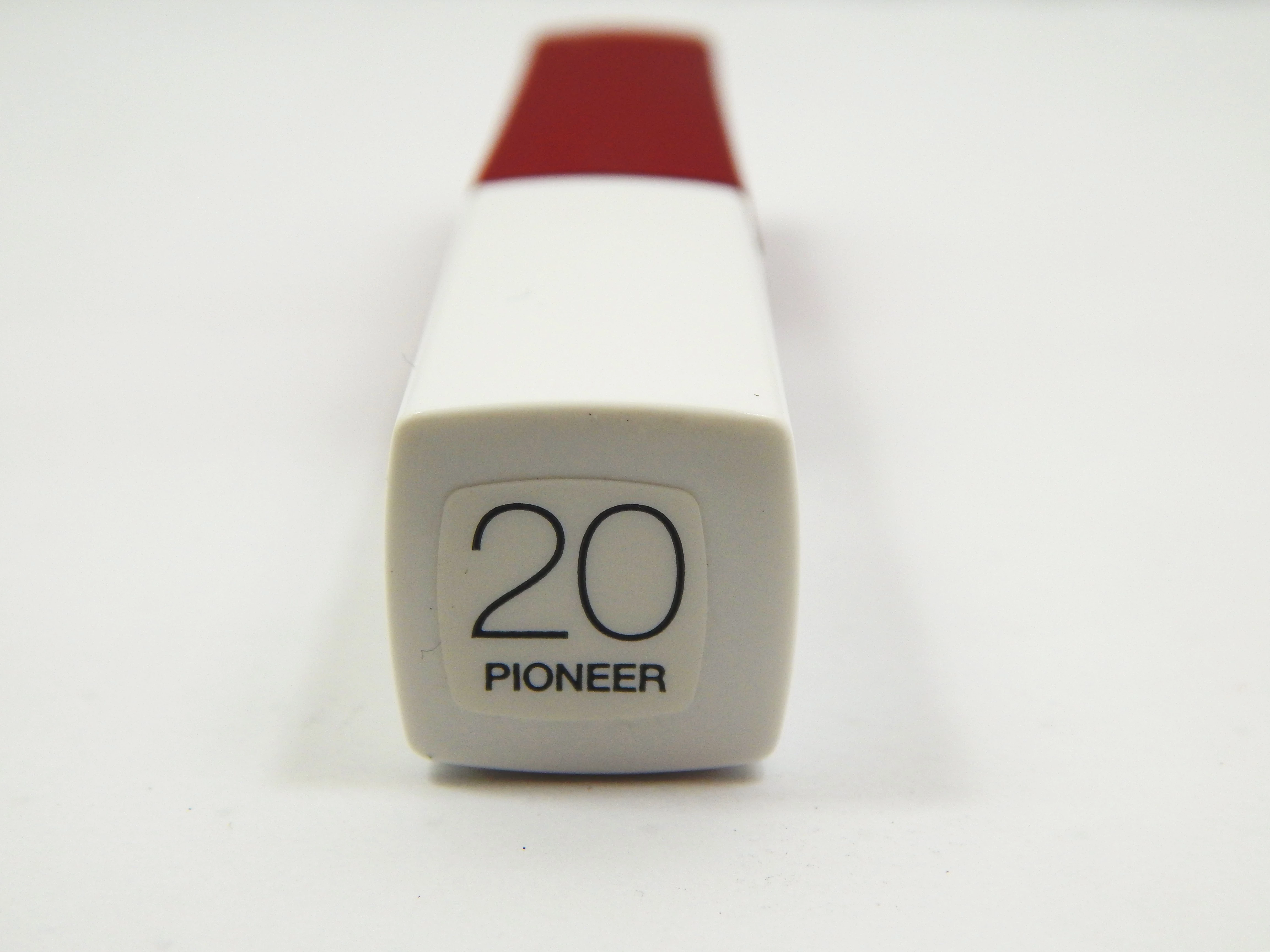 maybelline-pomadka-do-ust-super-stay-matte-ink-matowa-w-plynie-20-pioneer-ean-gtin-3600531411114