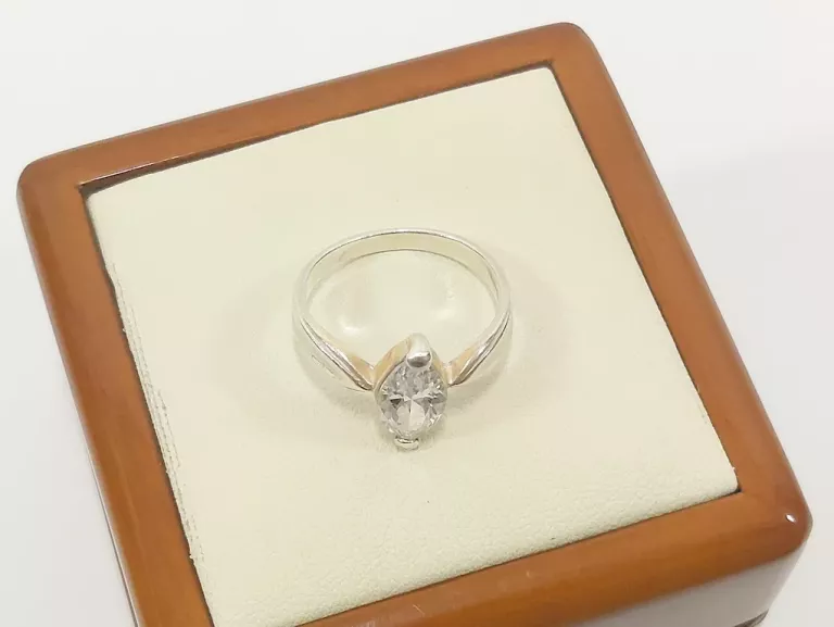 srebrny-pierscionek-proby-925-rozmiar-13-kamienie-221-128