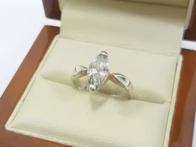 srebrny-pierscionek-proby-925-rozmiar-13-material-dominujacy-223721-2048