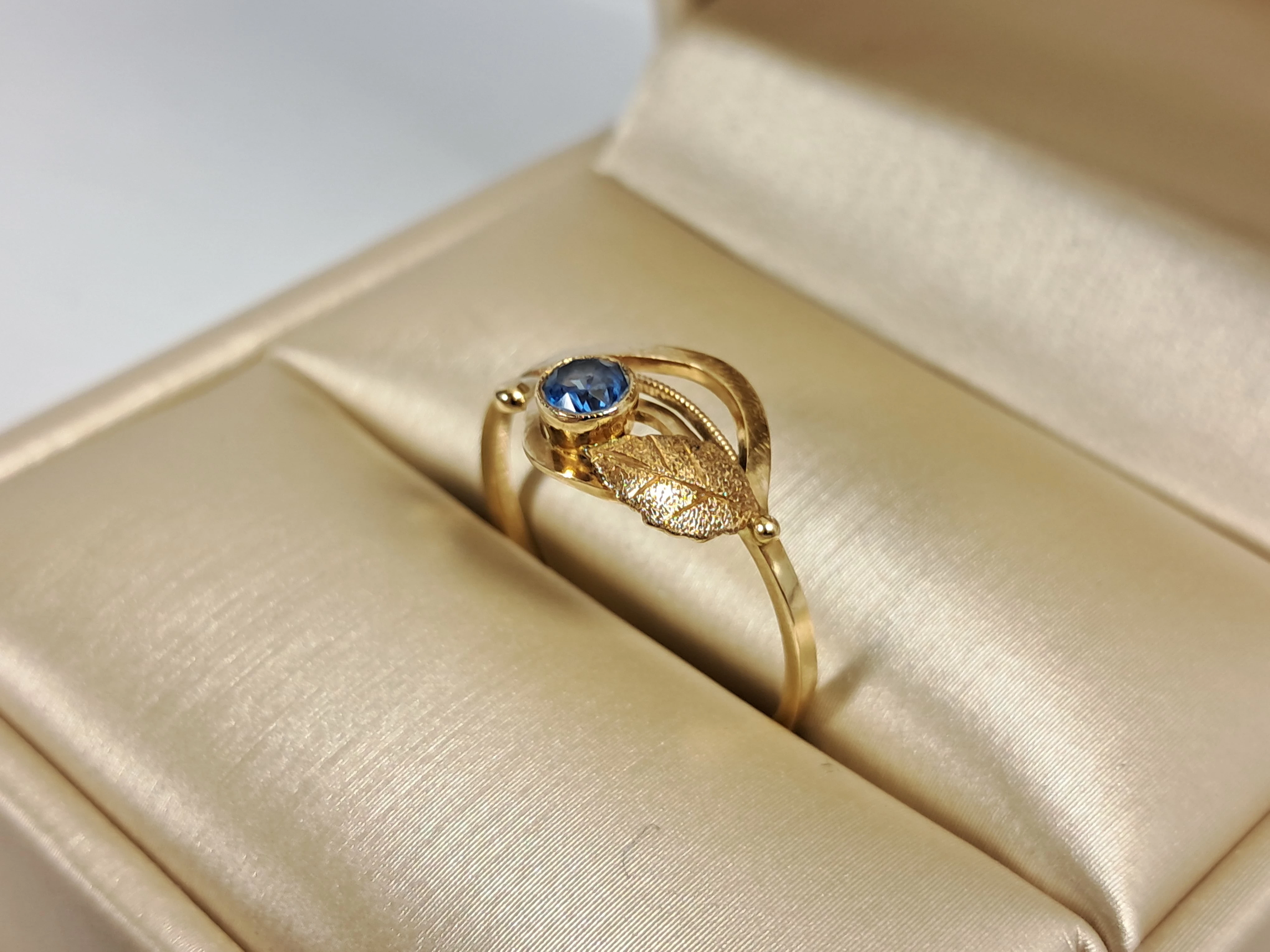 drobny-zloty-pierscionek-z-niebieskim-kamieniem-585-151g-r17-rybnicka-3-gliwice-g1