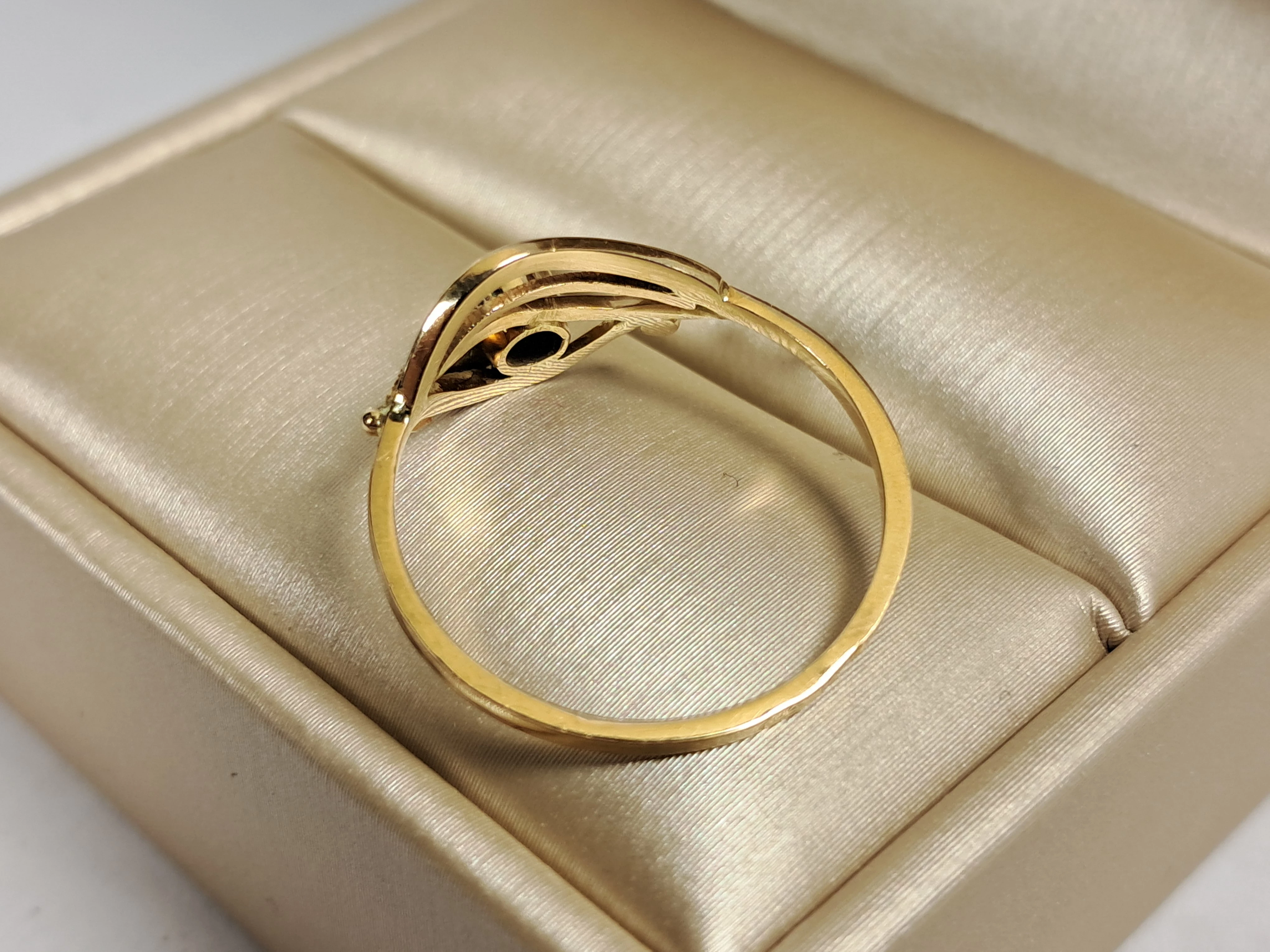 drobny-zloty-pierscionek-z-niebieskim-kamieniem-585-151g-r17-stan-11323-2