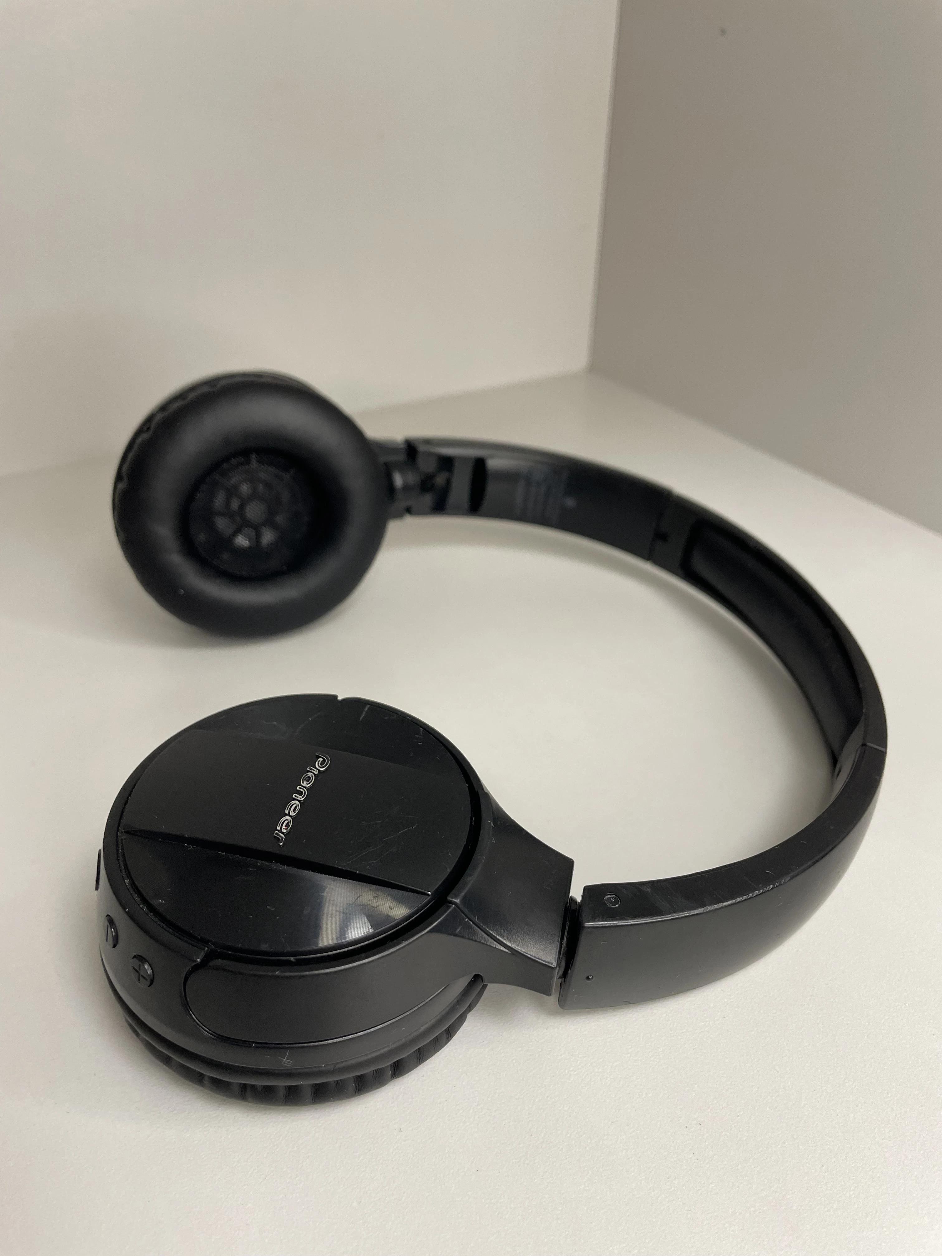 sluchawki-pioneer-se-mj553bt-k-nauszne-bezprzewodowe-ean-gtin-0814633020478