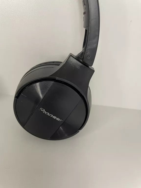 sluchawki-pioneer-se-mj553bt-k-nauszne-bezprzewodowe-kod-producenta-semj553bt