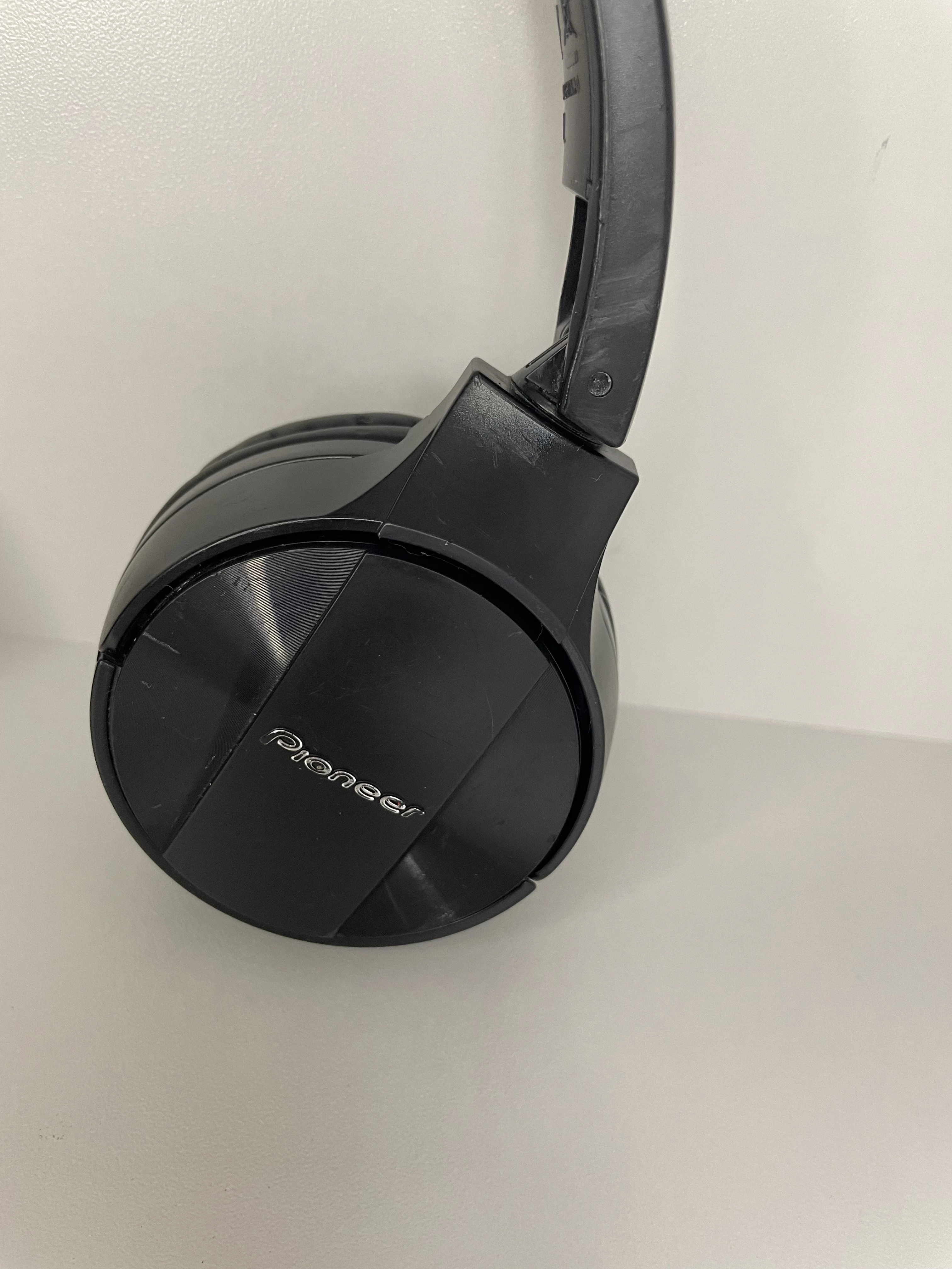 sluchawki-pioneer-se-mj553bt-k-nauszne-bezprzewodowe-kod-producenta-semj553bt