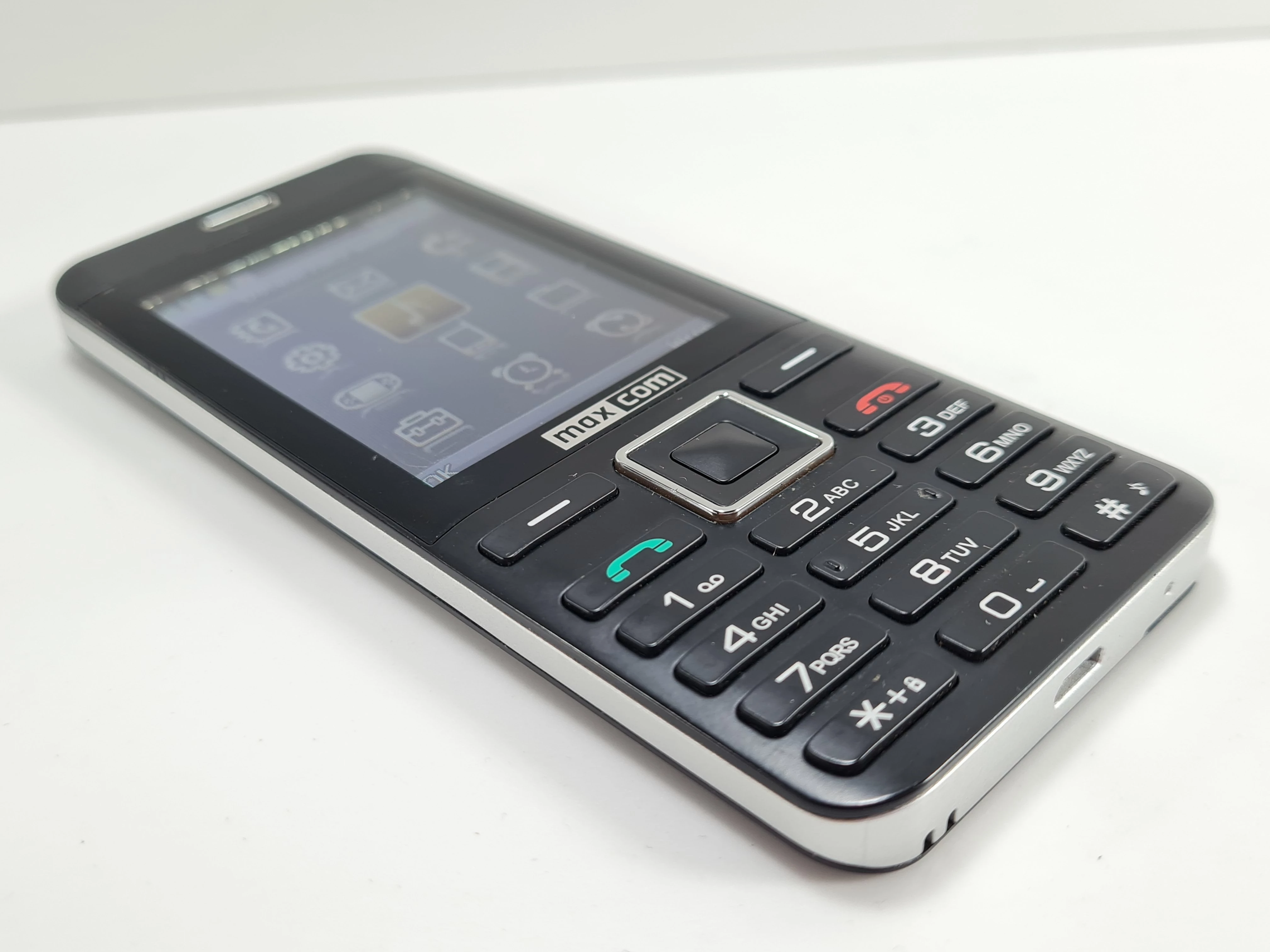 telefon-maxcom-mm236-bez-simlocka-kod-producenta-mm236