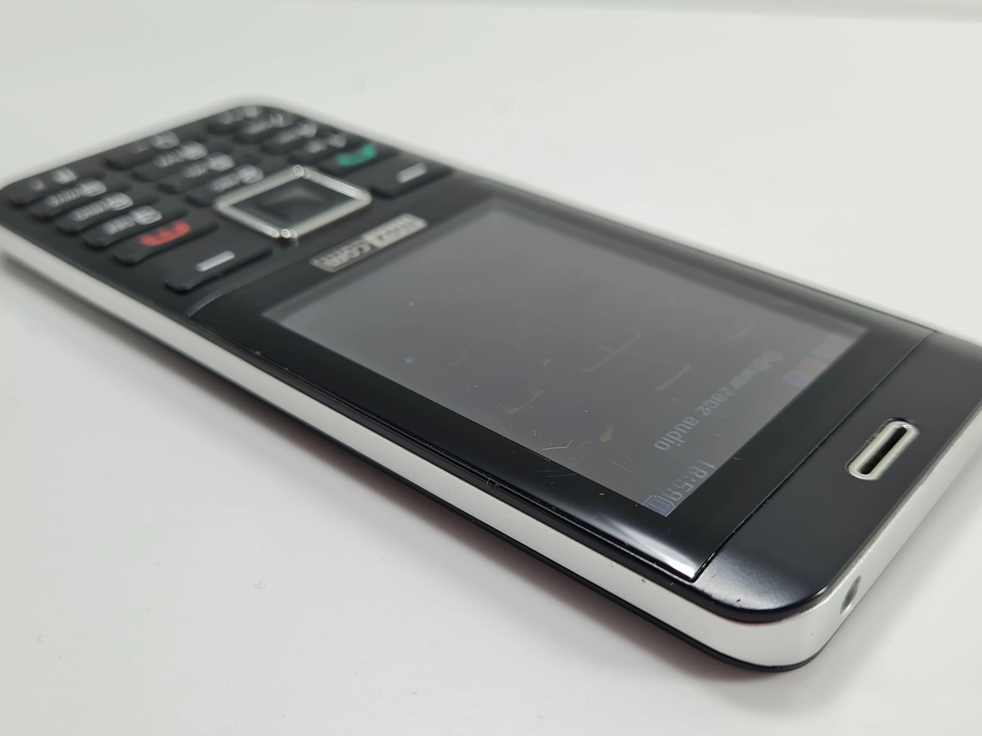 telefon-maxcom-mm236-bez-simlocka-przekatna-ekranu-280