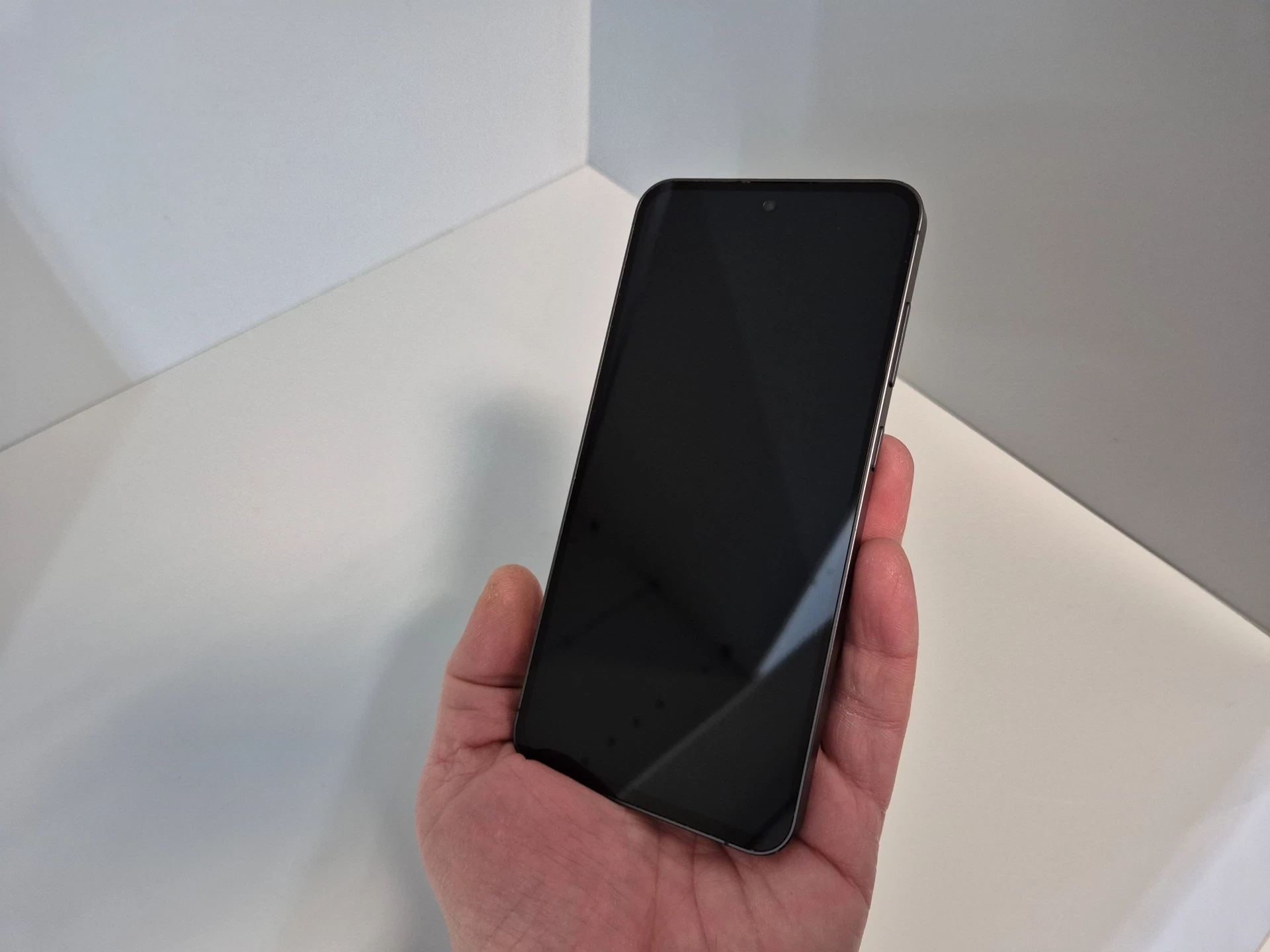 samsung-s24-fe-8128gb-opis-przekatna-ekranu-670