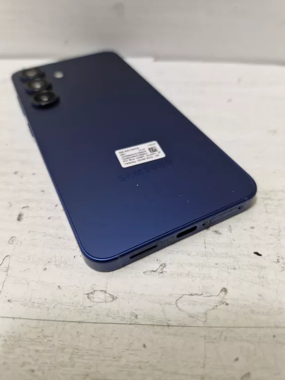 telefon-galaxy-s25-przekatna-ekranu-620