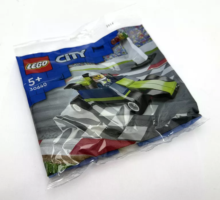 lego-city-30640-samochod-wyscigowy-formula-1-sw-katarzyny-4-torun