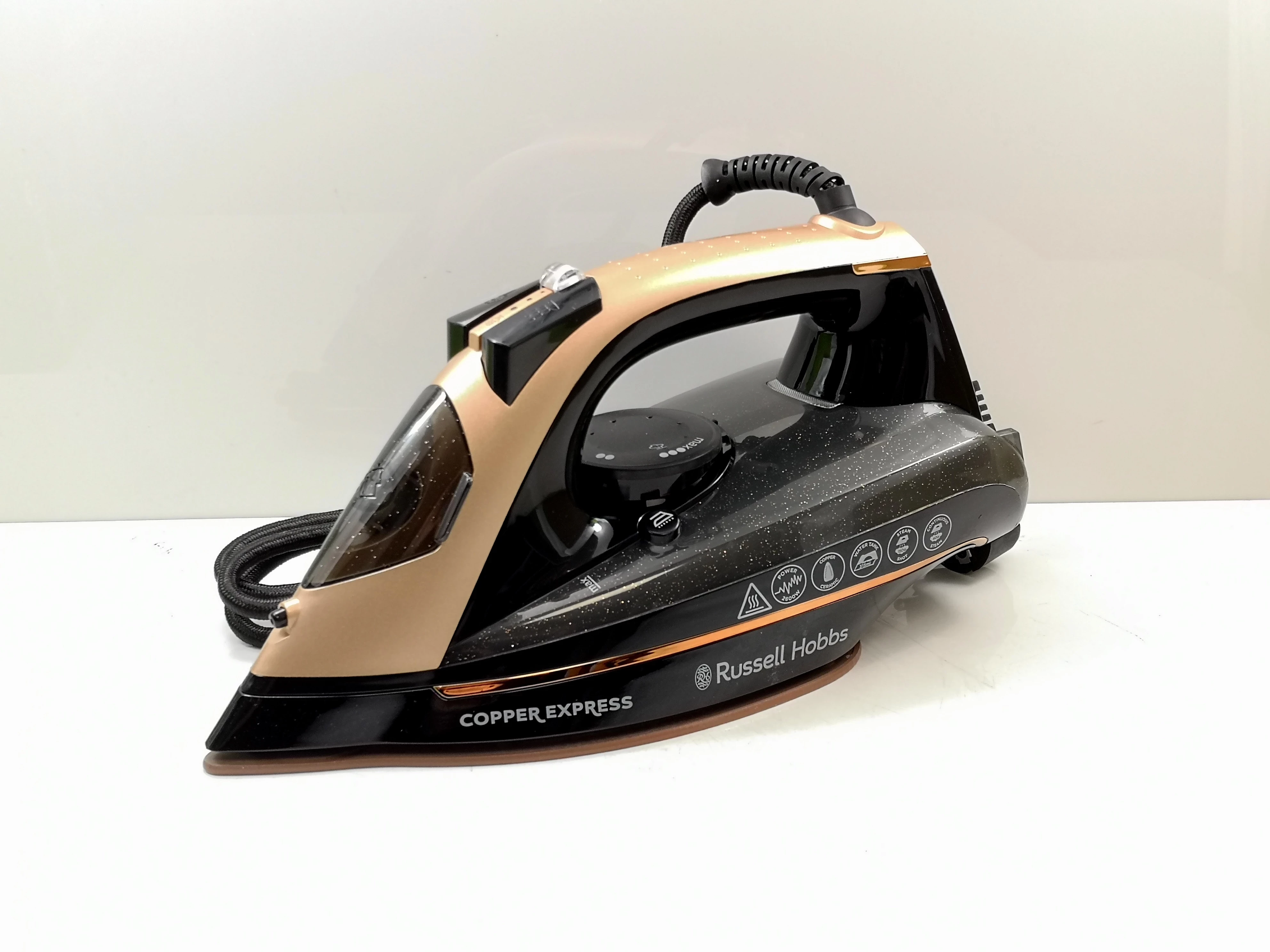 zelazko-russell-hobbs-23975-2600-w-ean-gtin-5905549504994