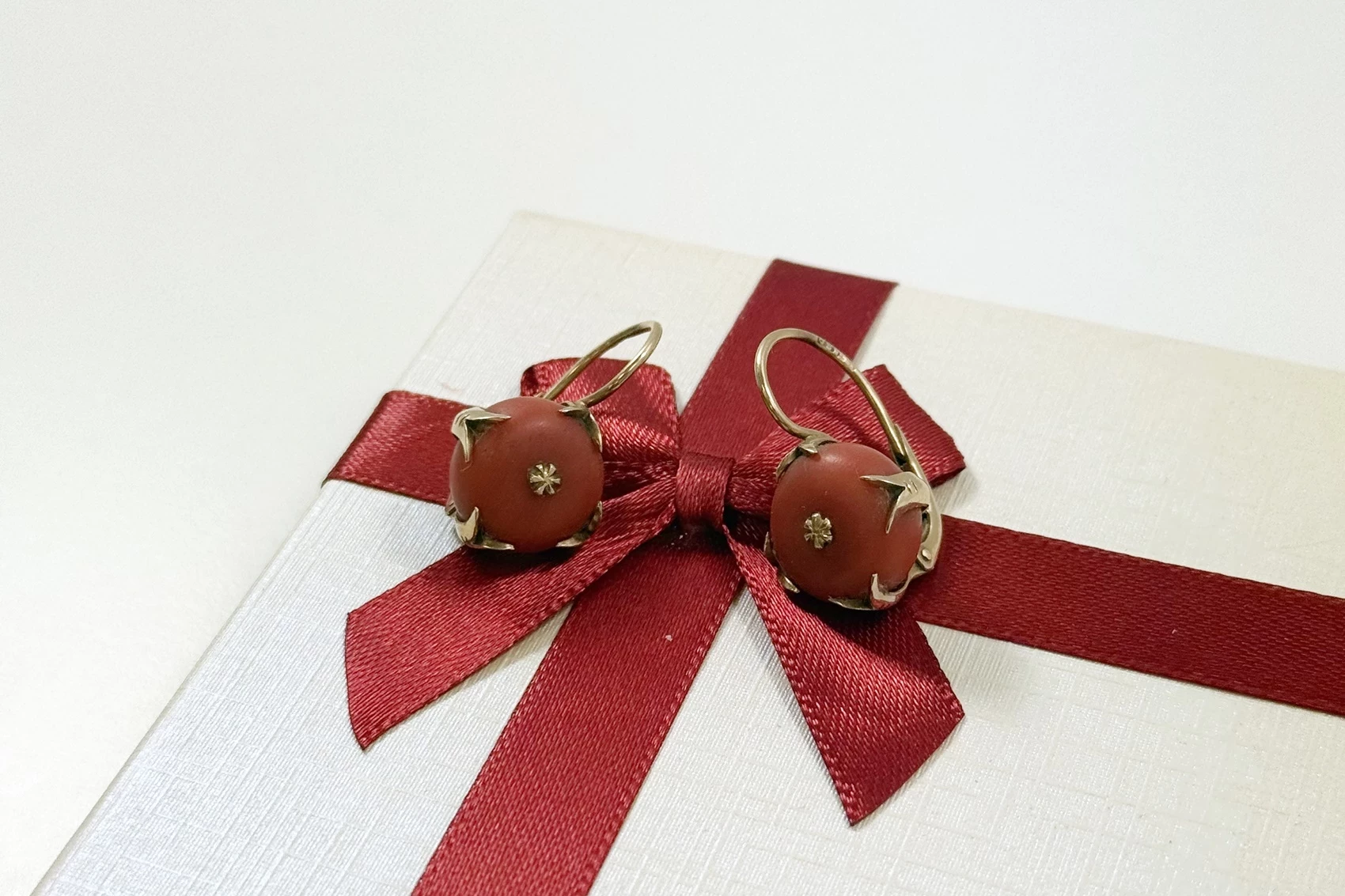 wyrob-jubilerski-uzywany-kolczyki-z-koralem-585947g-krupowki-75-zakopane