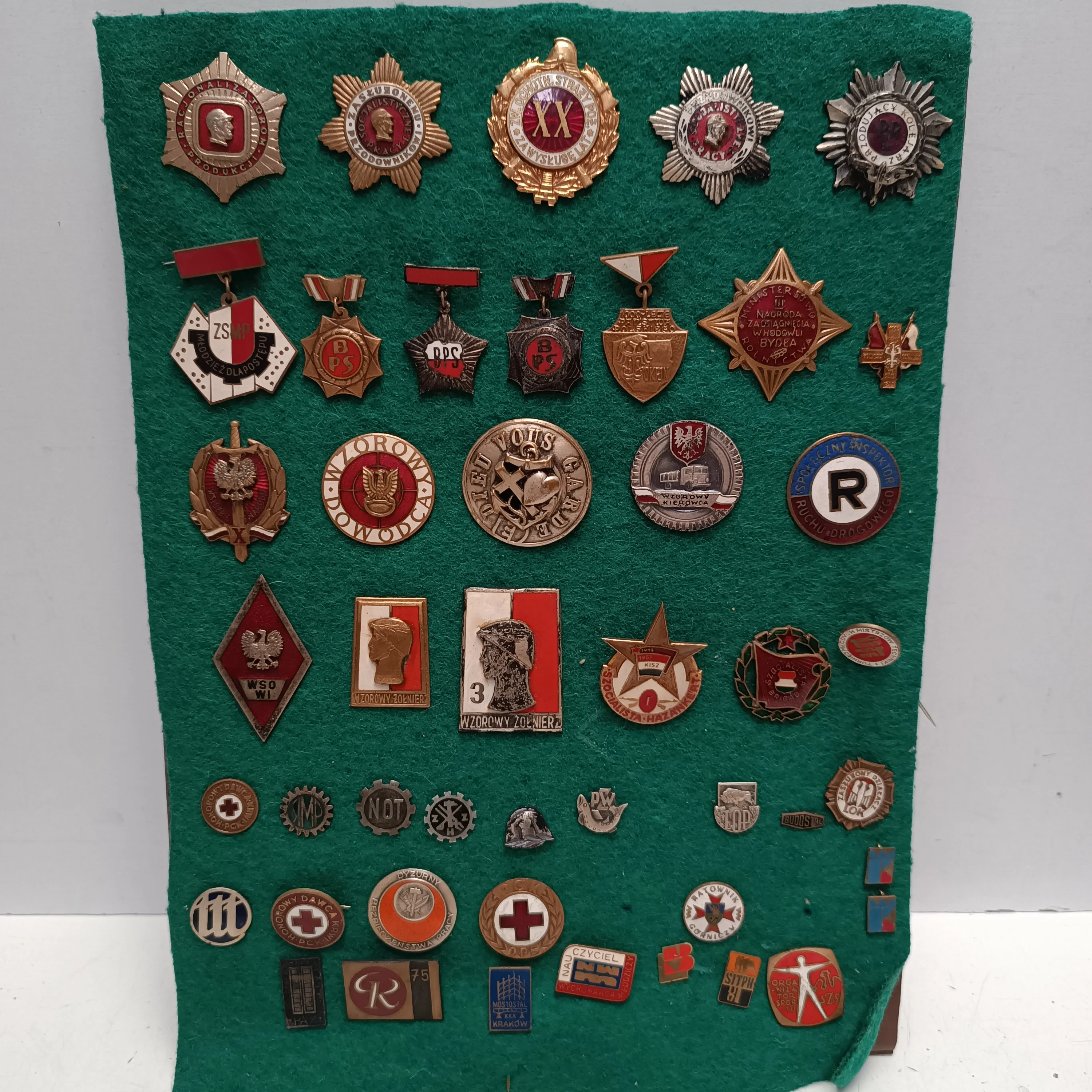 zestaw-przypinek-medali-prl-stan-11323-2036072