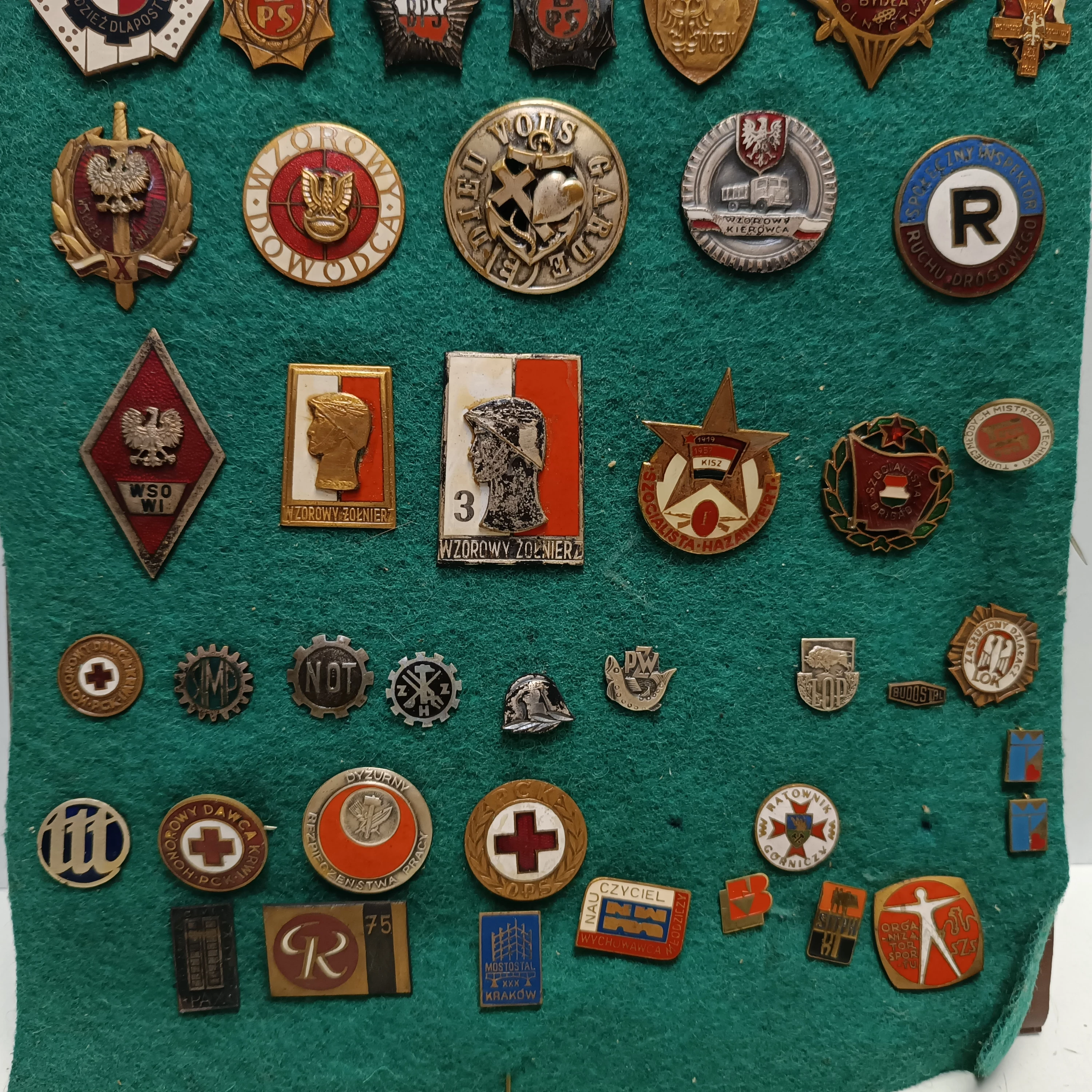 zestaw-przypinek-medali-prl-stan-11323-2036072