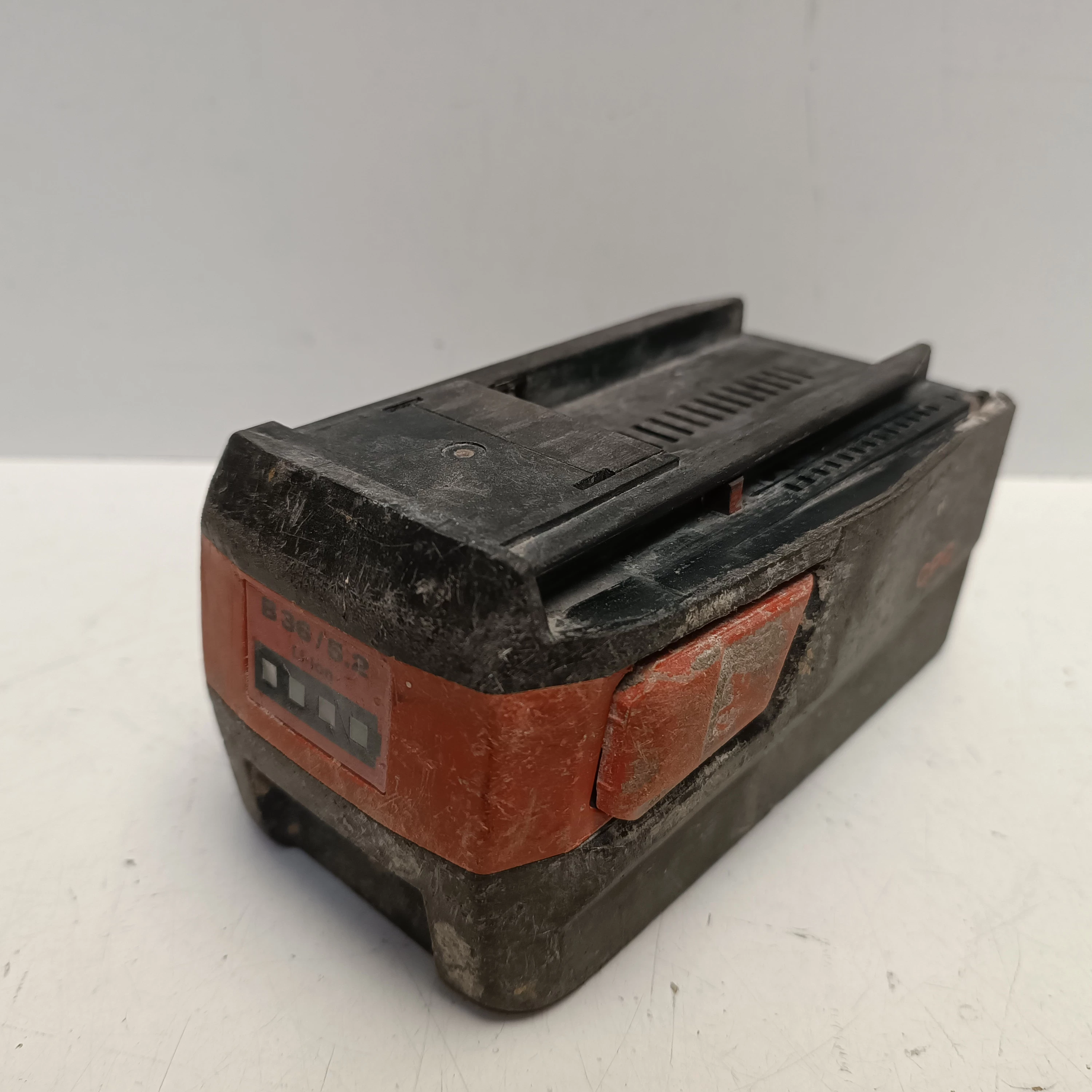 bateria-hilti-b-3652-li-ion-01-stan-11323-2