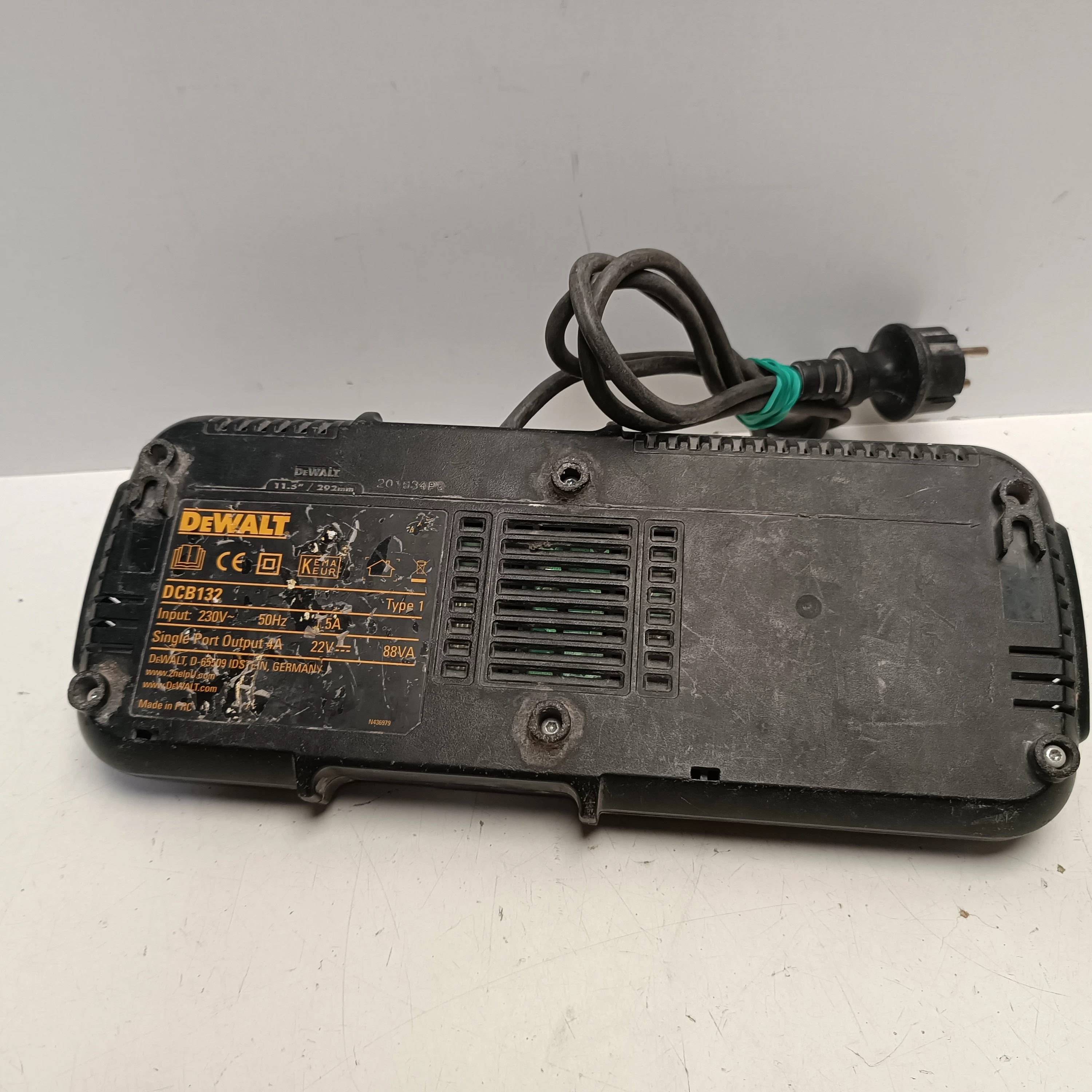 ladowarka-dwuportowa-dewalt-dcb132-kod-producenta-dcb132