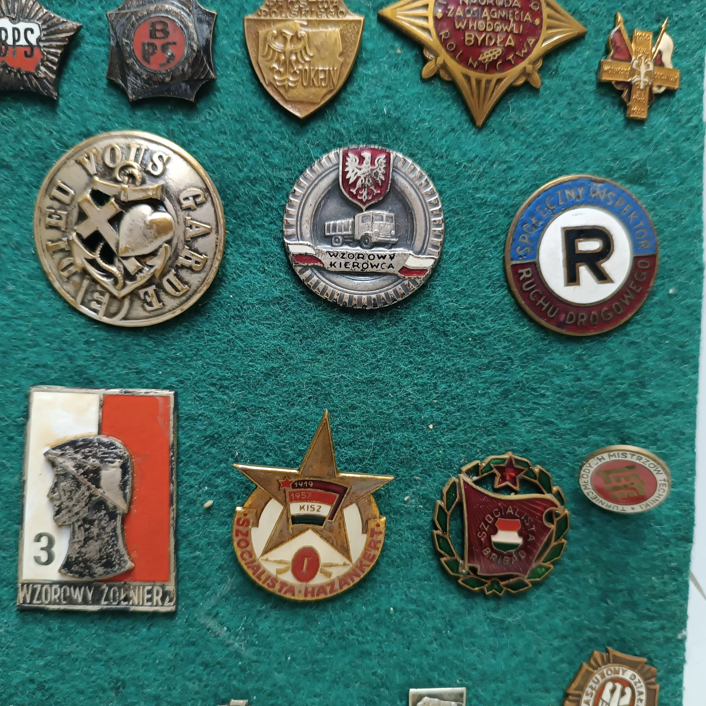 zestaw-przypinek-medali-prl-stan-11323-2036072