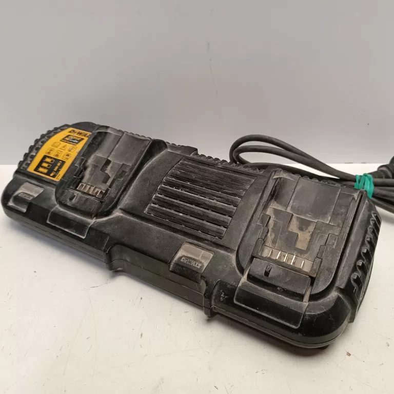 ladowarka-dwuportowa-dewalt-dcb132-stan-11323-2