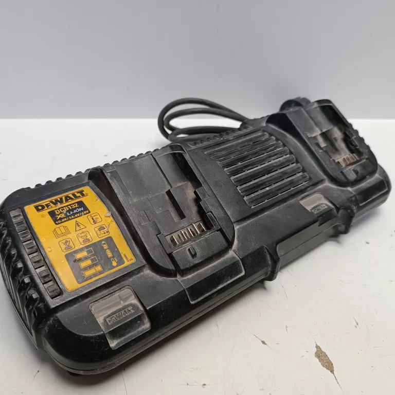 ladowarka-dwuportowa-dewalt-dcb132-osiedle-teatralne-3u15-krakow