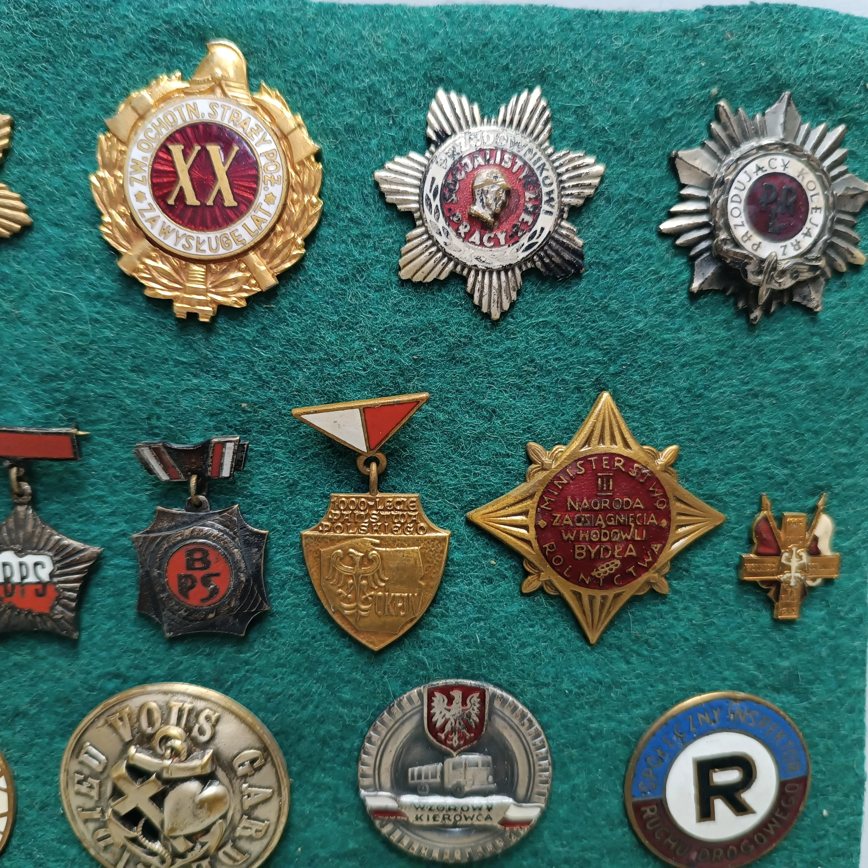 zestaw-przypinek-medali-prl-stan-11323-2036072