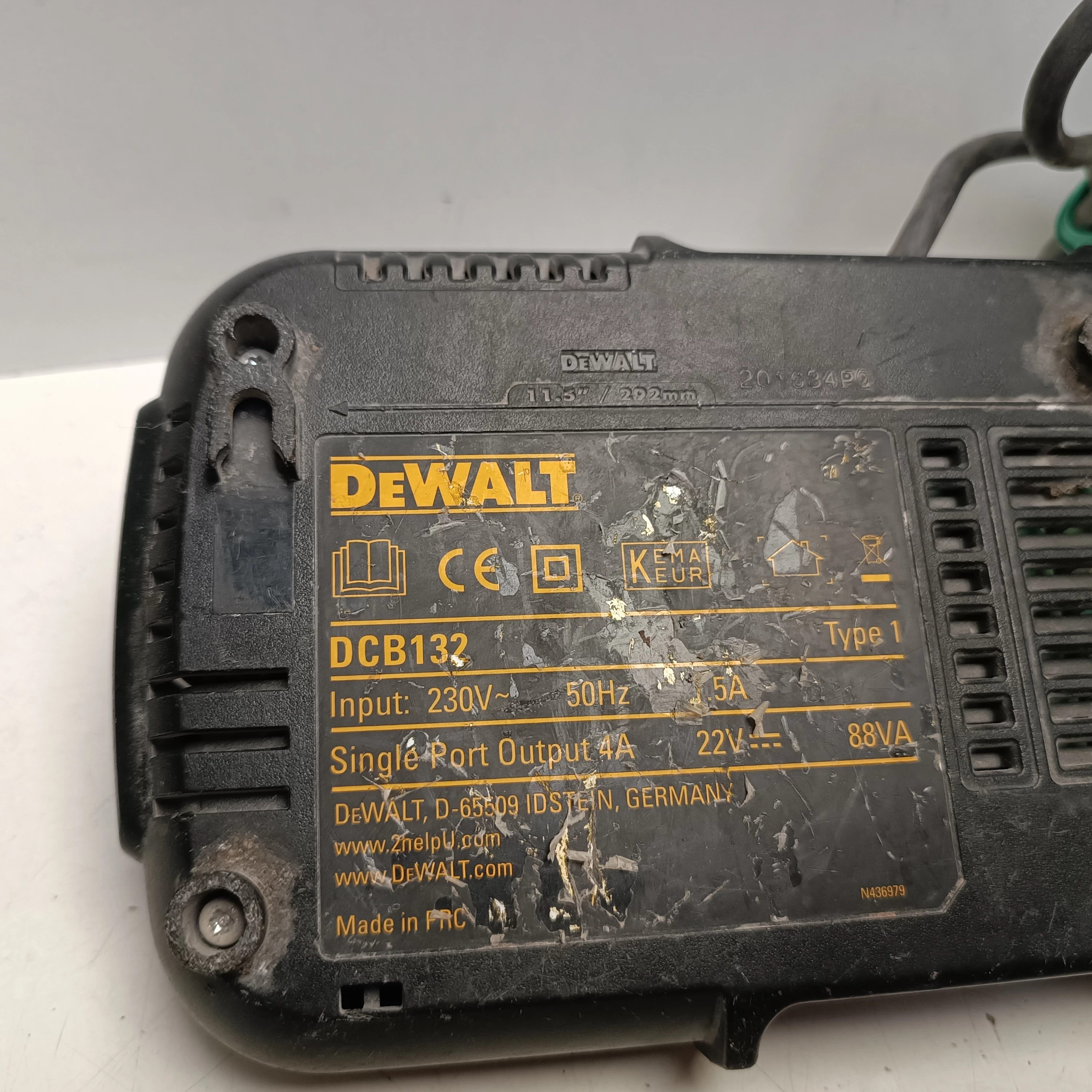 ladowarka-dwuportowa-dewalt-dcb132-waga-produktu-z-opakowaniem-jednostkowym-0500