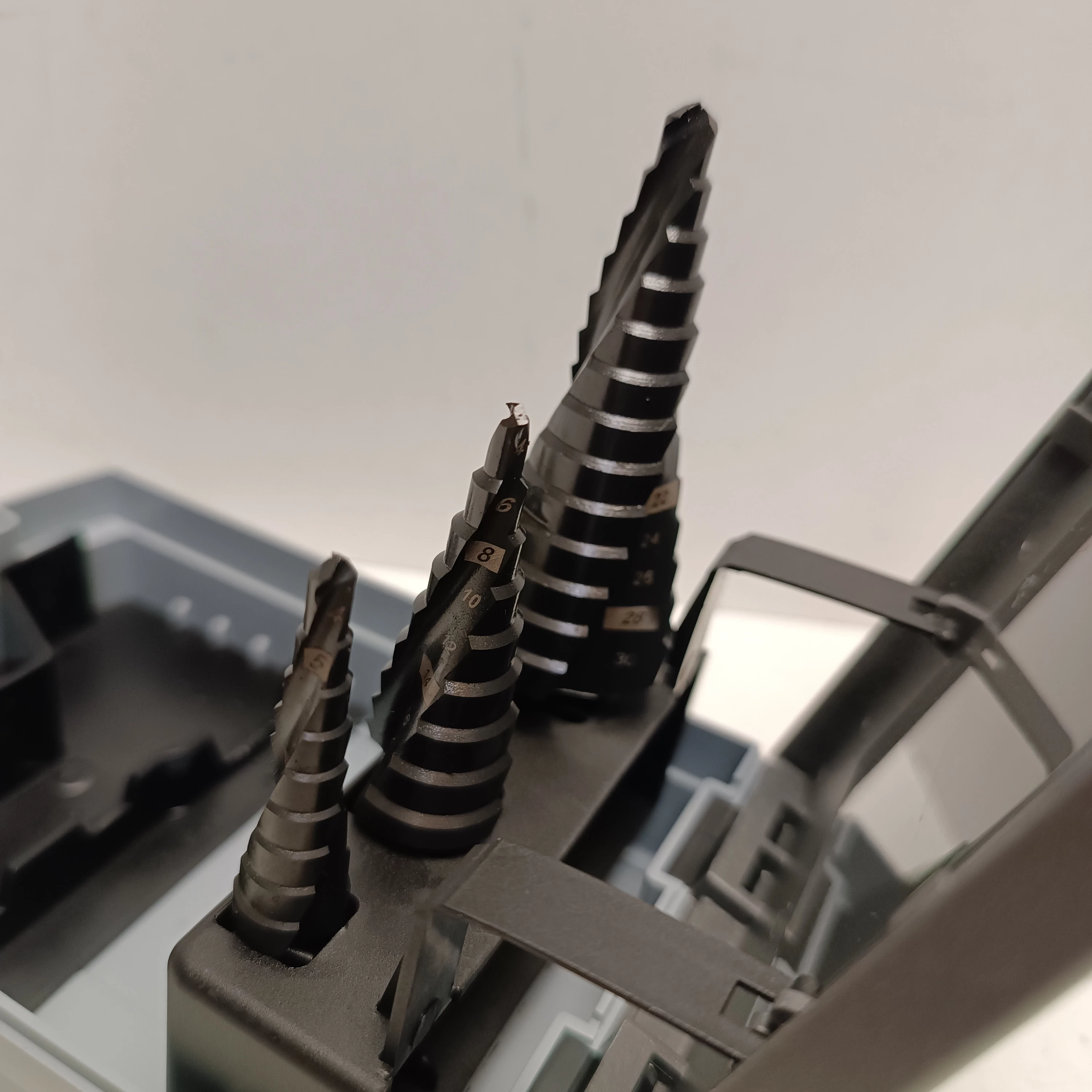 zestaw-wiertel-wielostopniowych-spiralnych-hss-m2-rodzaj-wiertla-25389-1024