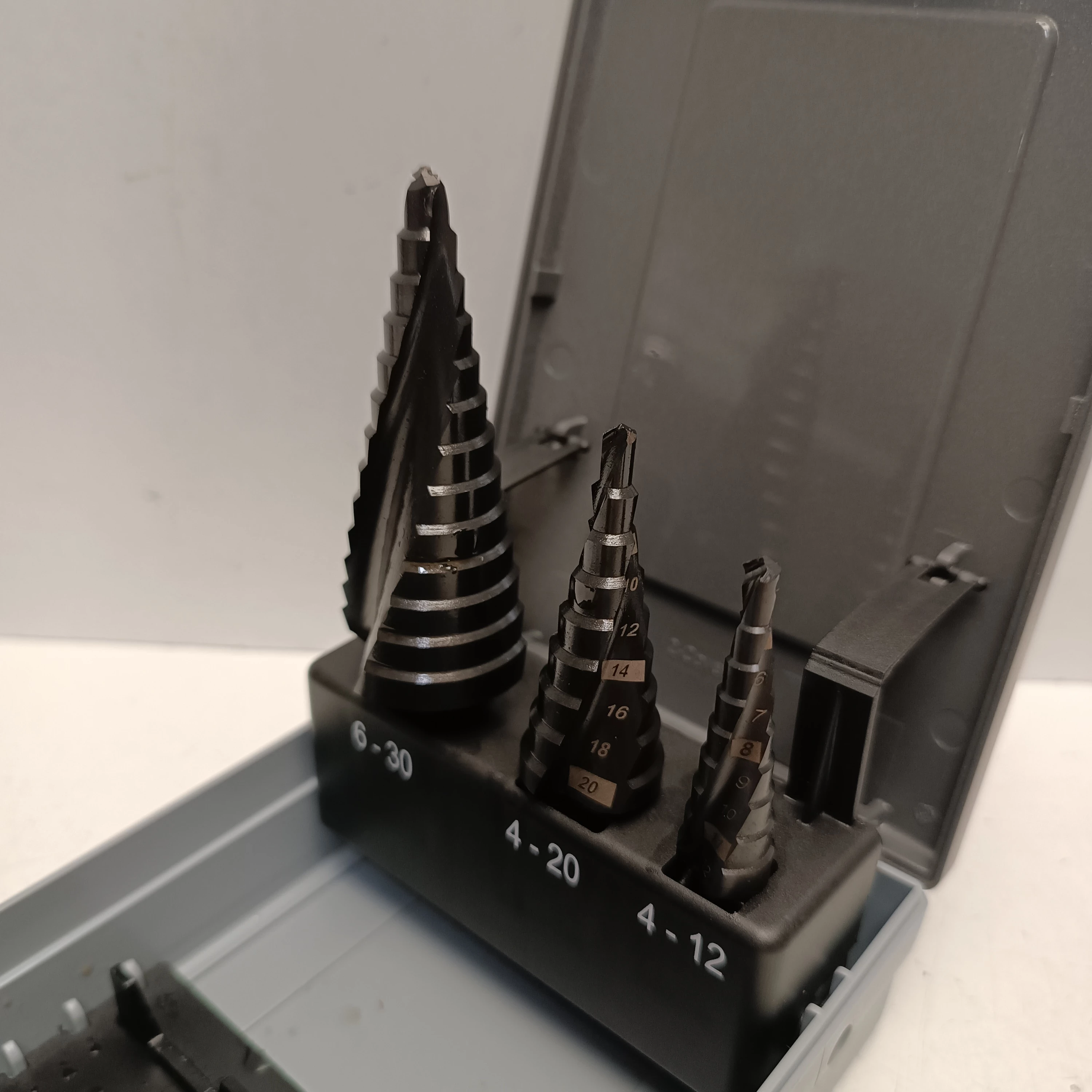 zestaw-wiertel-wielostopniowych-spiralnych-hss-m2-kod-producenta-n-wwsz01