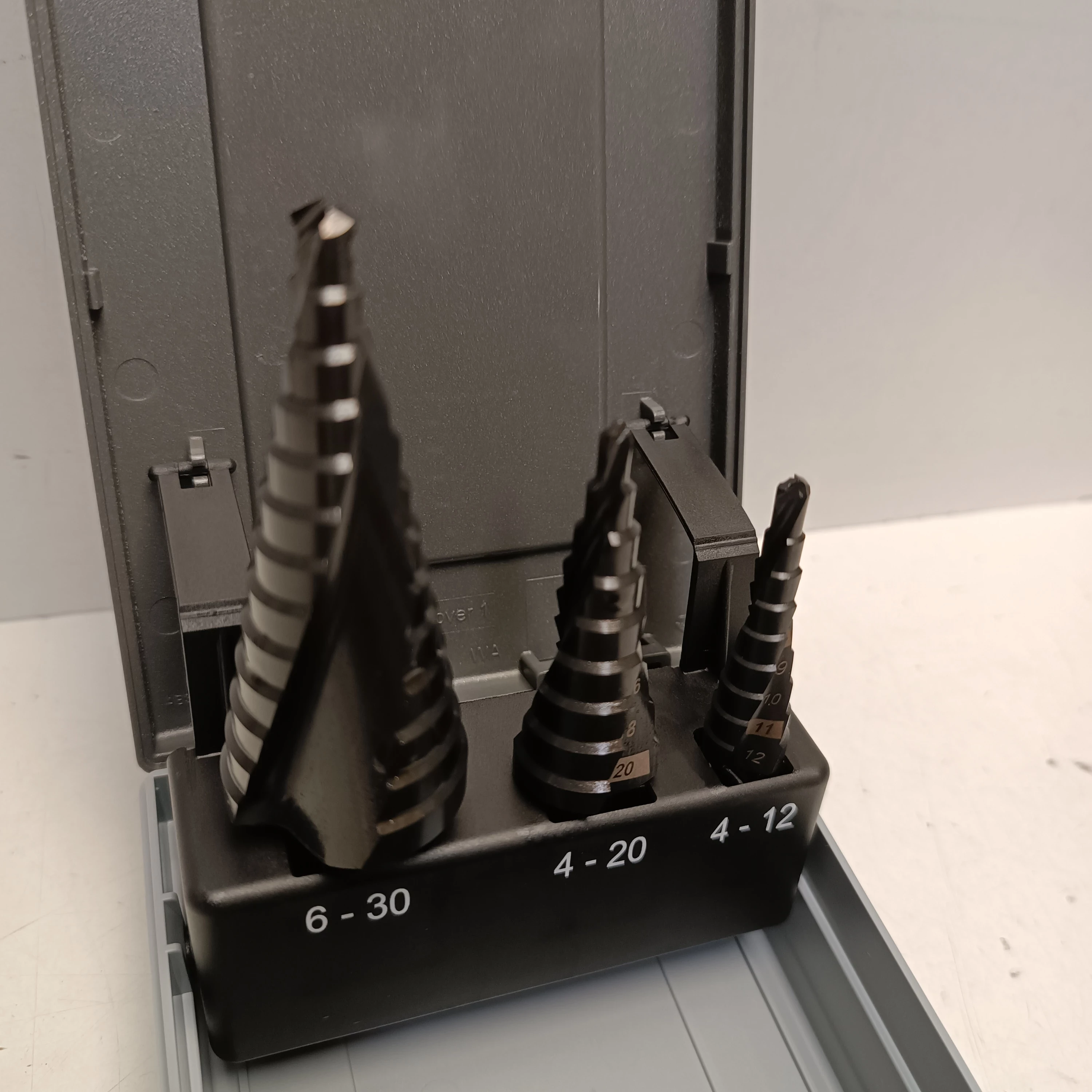 zestaw-wiertel-wielostopniowych-spiralnych-hss-m2-stan-11323-2