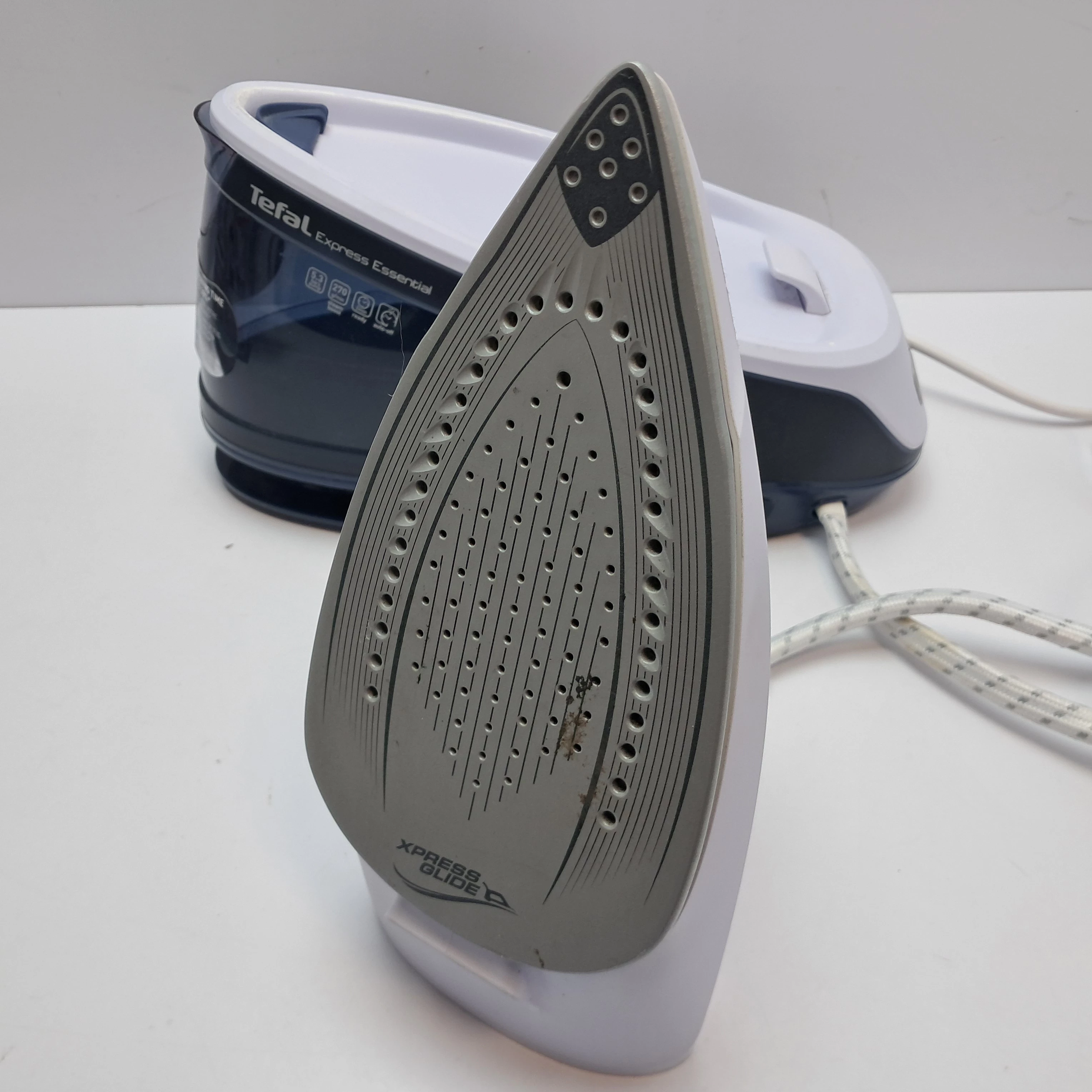 zelazko-tefal-express-essential-stan-11323-2