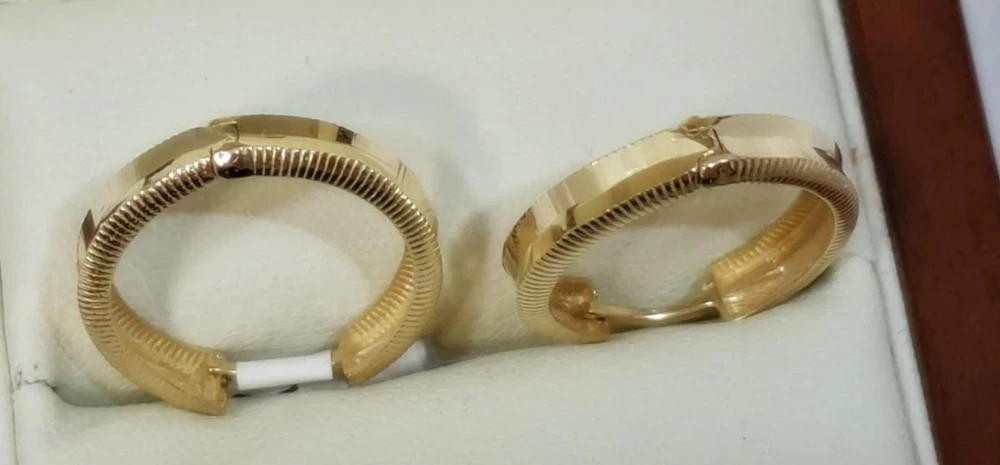 szykowne-zlote-585-kolczyki-kola-motyw-129129-14