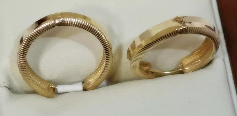 szykowne-zlote-585-kolczyki-kola-material-15835-2