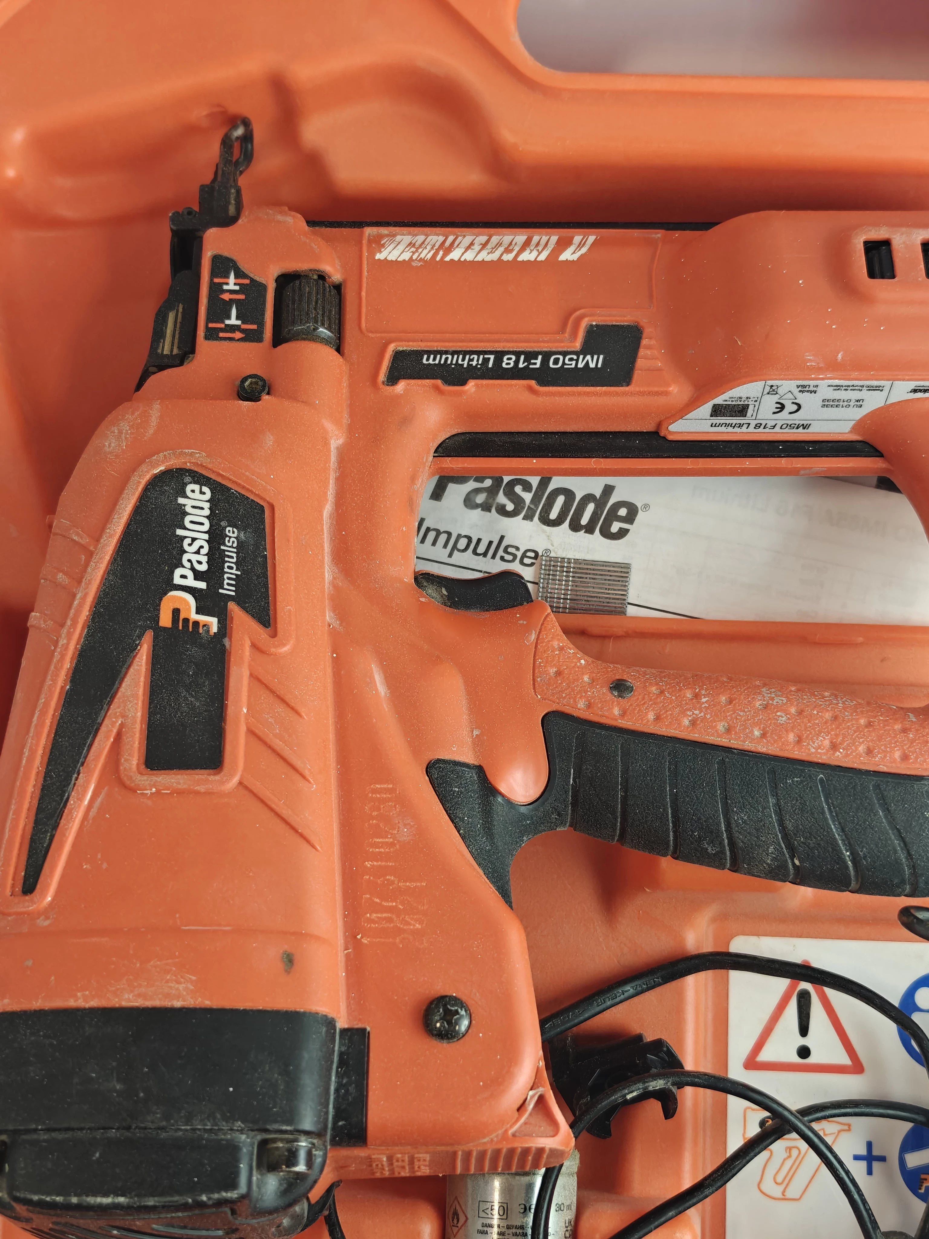 gwizdziarka-paslode-im50-f18-maksymalna-dlugosc-gwozdzizszywek-50