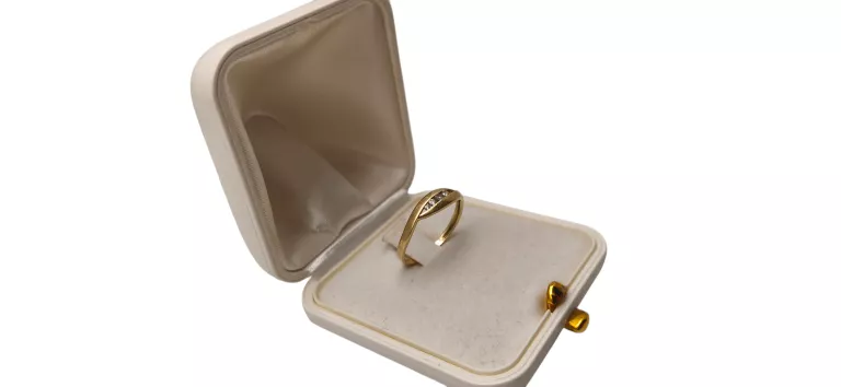 delikatny-zloty-pierscionek-z-cyrkoniami-stan-11323-2