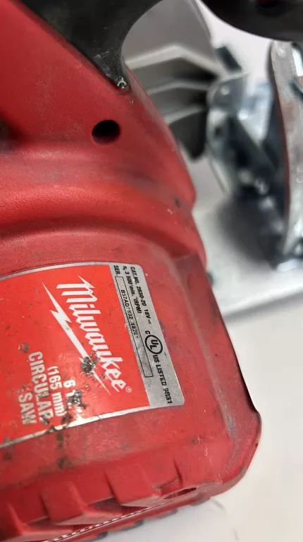 pilarka-milwaukee-165mm-srednica-otworu-pily-2000