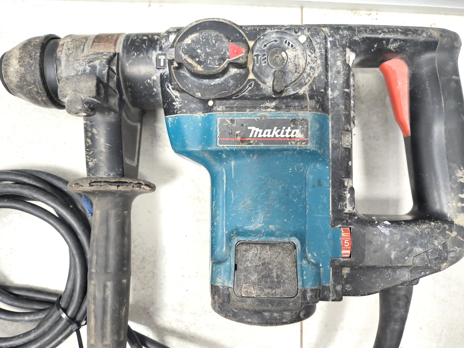 mlot-udarowy-makita-hr3000c-stan-11323-2